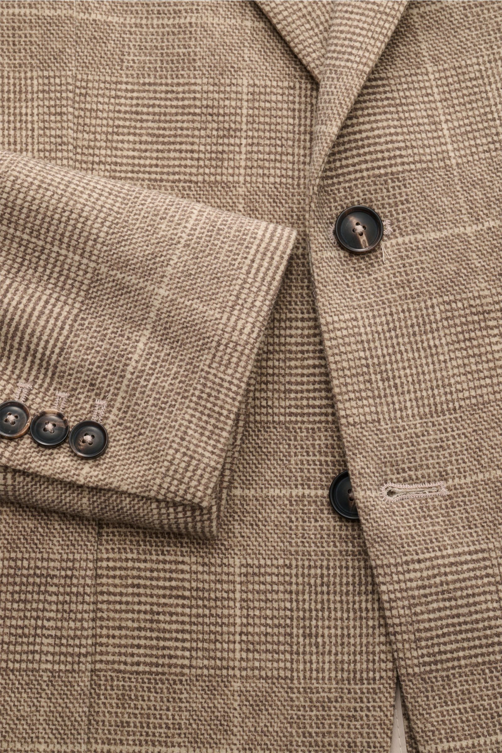 Circolo 1901 Jersey-Sakko beige/braun kariert in Slim Fit, Unconstructed-Design, Glencheck-Print, von vorn nah mit Knöpfen und Ärmelabschluss.