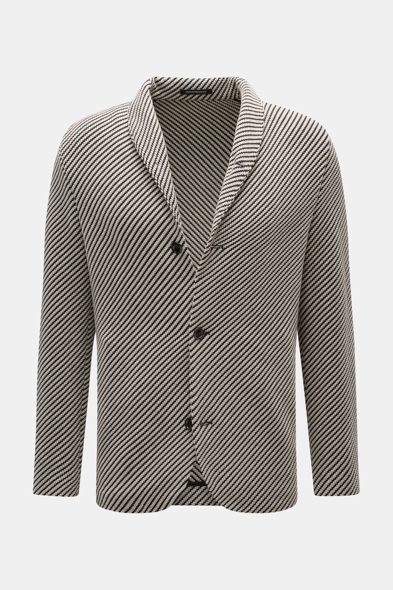 Front view of Emporio Armani Sakko hellgrau/schwarz gemustert with slim shawl collar, four-button style, and side seam pockets, made from a mix of viscose, virgin wool, and microfiber with a lightly textured, unconstructed regular fit design.

Stilvoll