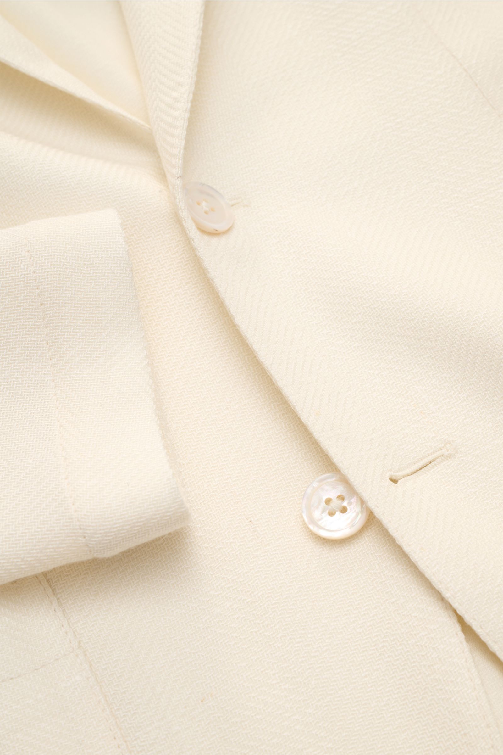 Close-up front view of the Marco Pescarolo Blazer 'Giove' cream showing buttons and fabric texture. Lightweight blazer with maximum comfort: MARCO PESCAROLO designs not just elegant trousers but also blazers to go with them, like the model 'Giove' in a fi