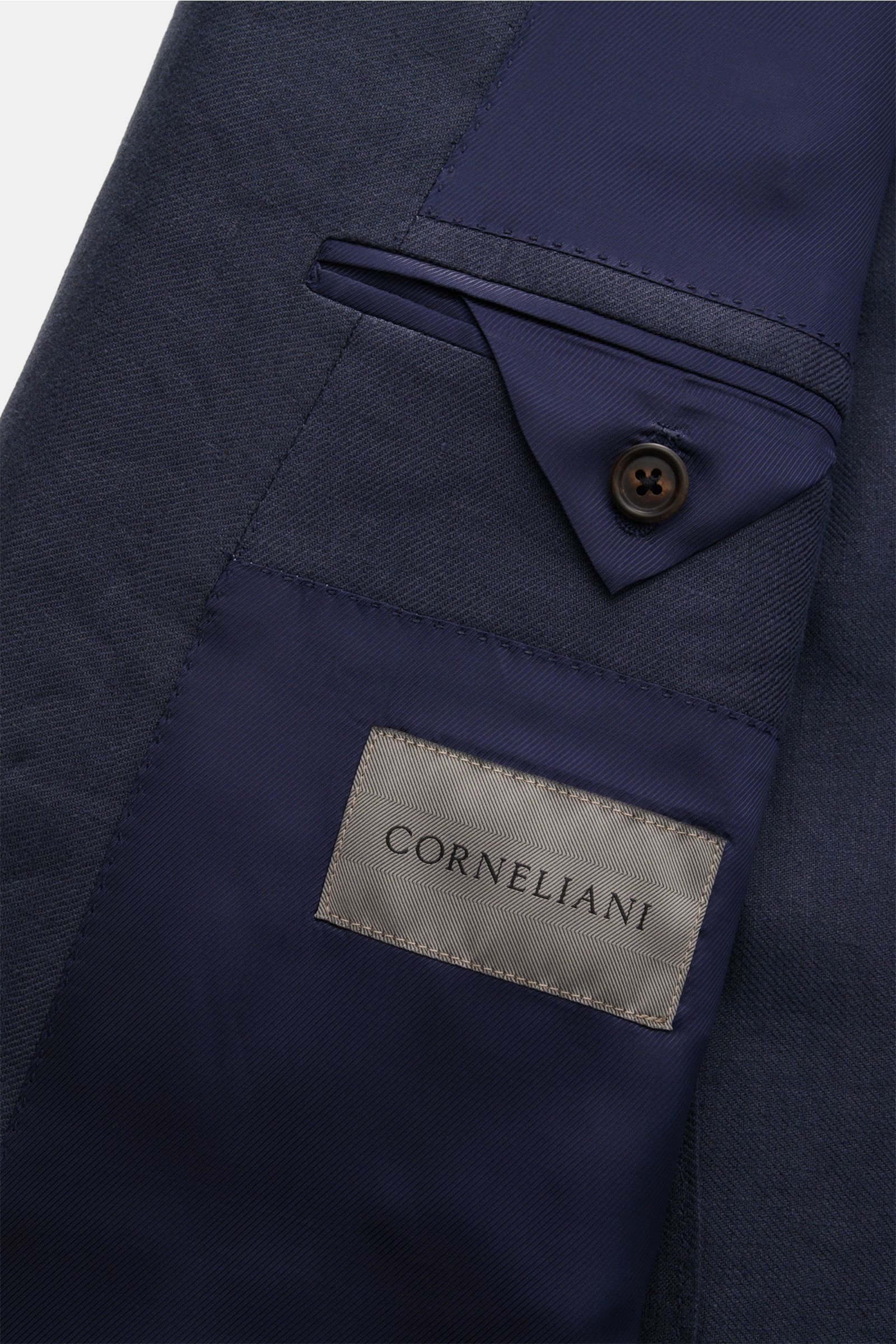 Close-up inside view of the Corneliani Leinensakko graublau showing the navy lining, buttoned cuff, and brand label, made of pure soft linen with fine weave, slim fit, double-breasted three-button style, pointed lapel, classic breast pocket, patch hip poc