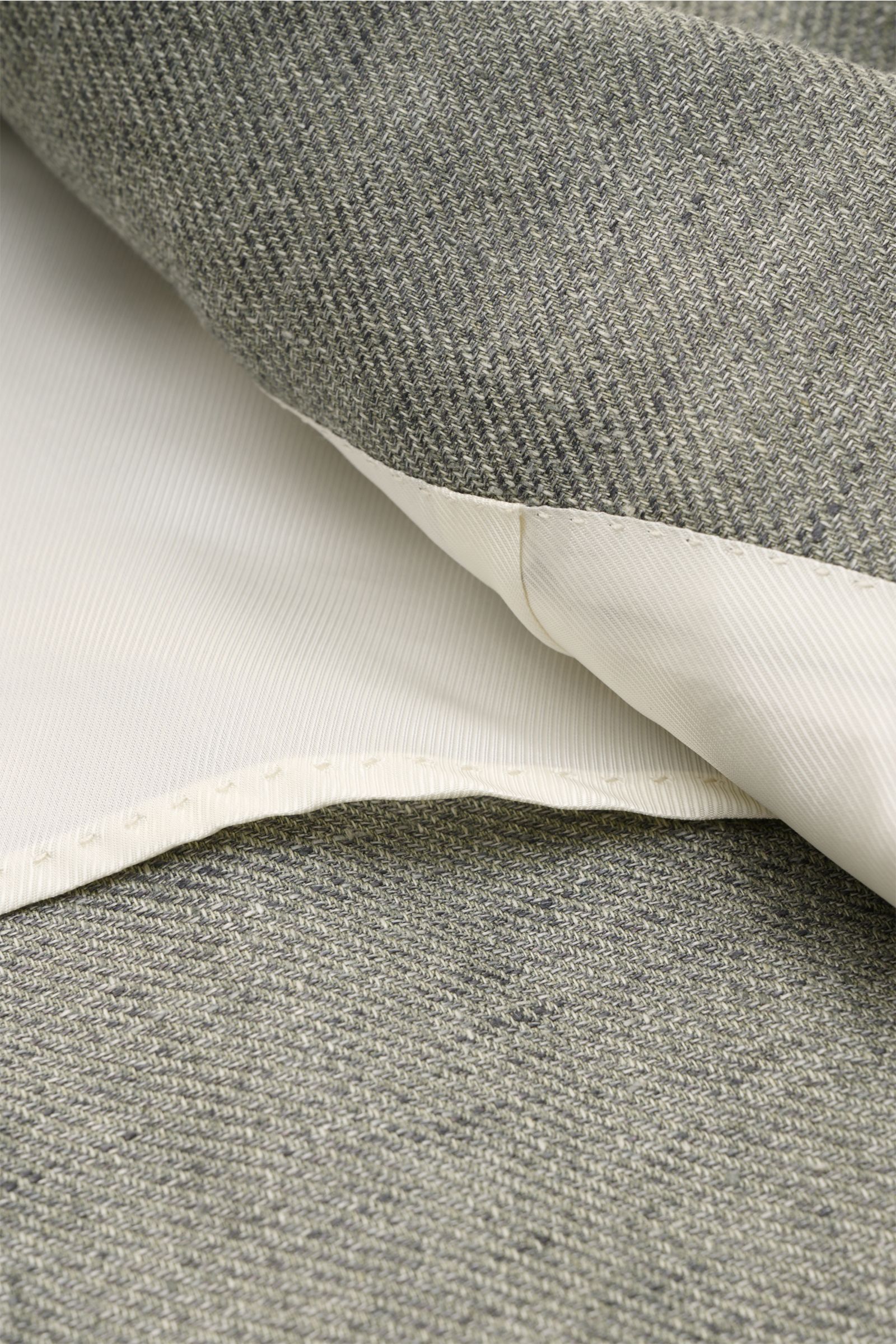 Close-up front-side view of Corneliani Smart-casual jacket sage mottled fabric and lining, highlighting fine weave and soft lyocell-linen mix.

Description: Superlative style from CORNELIANI: in a optimal fit made with Italian expertise, this smart-cas