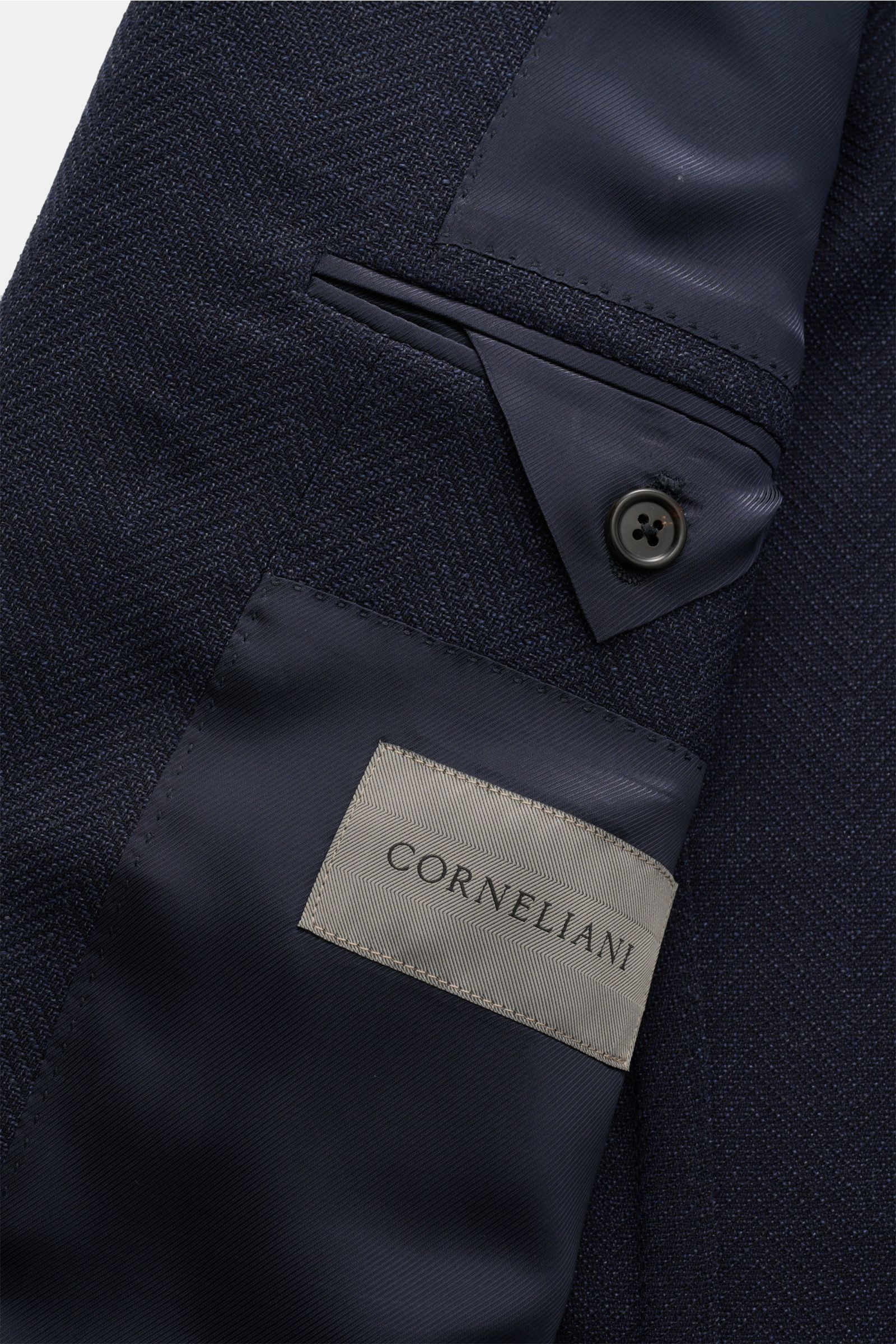 Close-up image from the inside showing the label, fabric texture, and button detail of the Corneliani Smart-casual jacket navy mottled.

Timeless sophistication: This CORNELIANI smart-casual jacket, crafted from fine virgin wool, combines classic exper