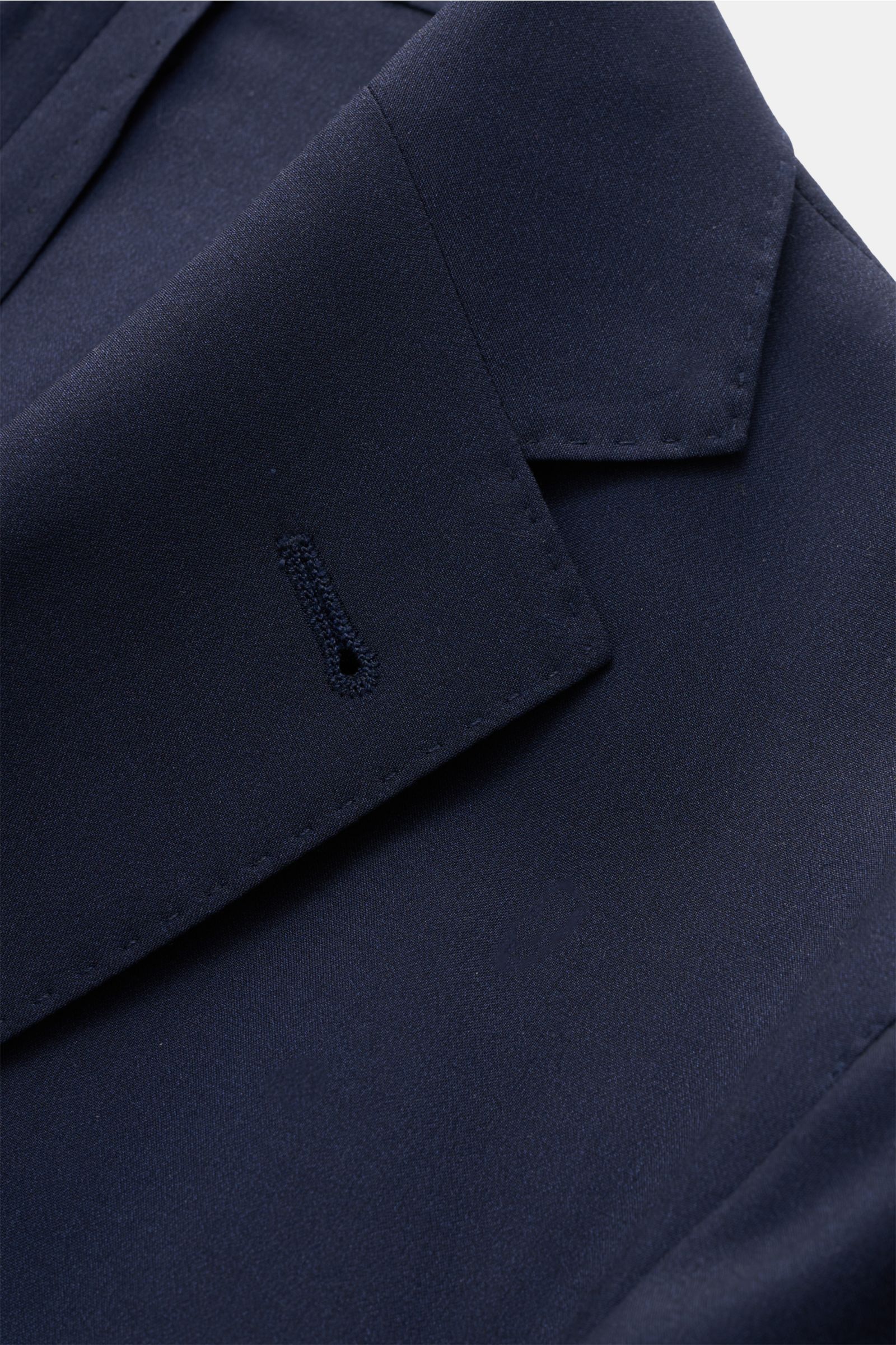 Corneliani Sakko navy, Nahaufnahme von fallendem Revers und Knopfloch, Wolle-Seiden-Mix, Slim Fit, italienische Handwerkskunst.
