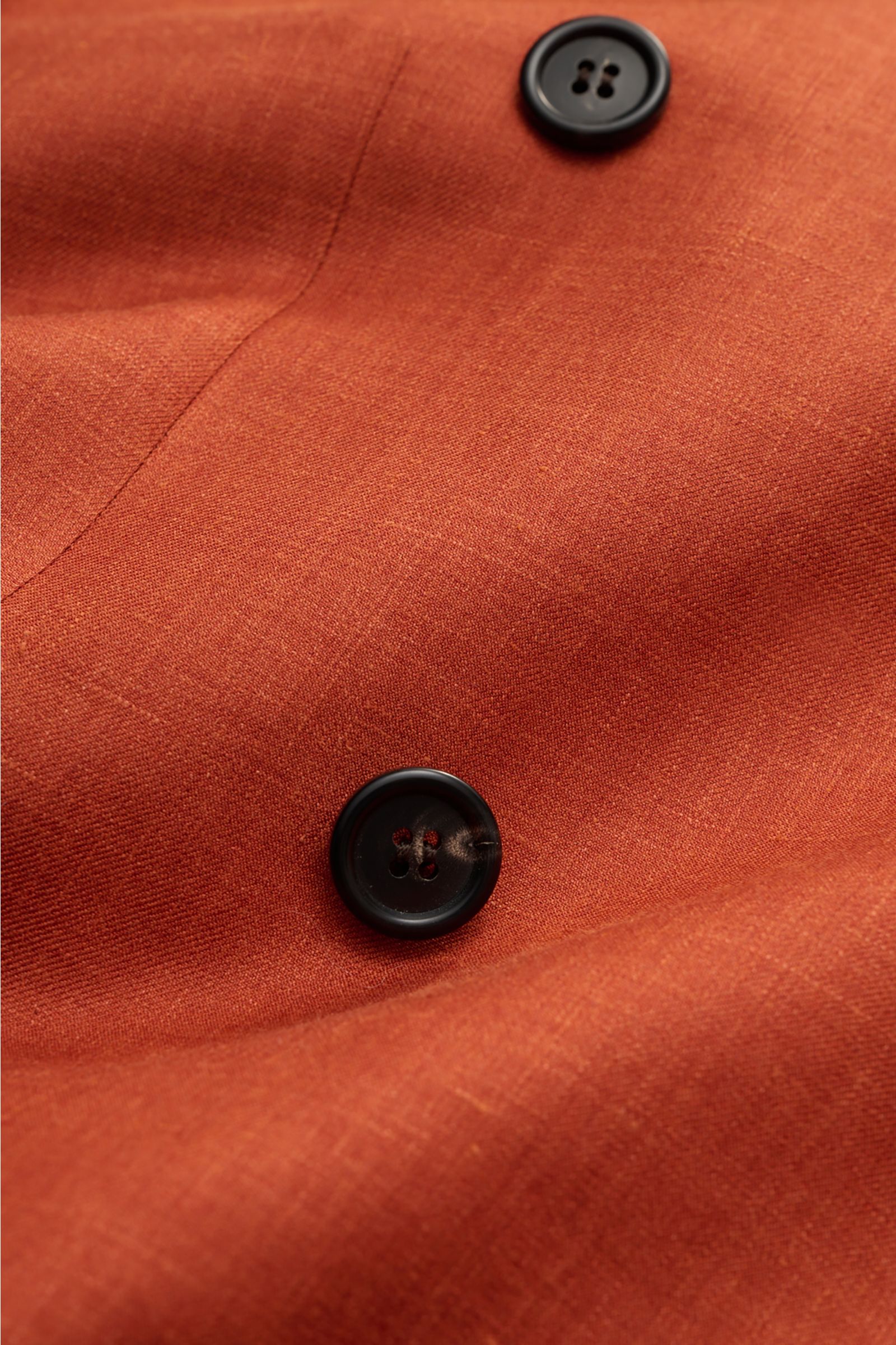 Close-up front view of Brioni Smart-casual jacket 'New Plume' red brown mottled showing fabric texture and dark buttons.

Made of a sophisticated blend of silk and cashmere, the smart-casual jacket 'New Plume' by BRIONI combines the highest art of tailori