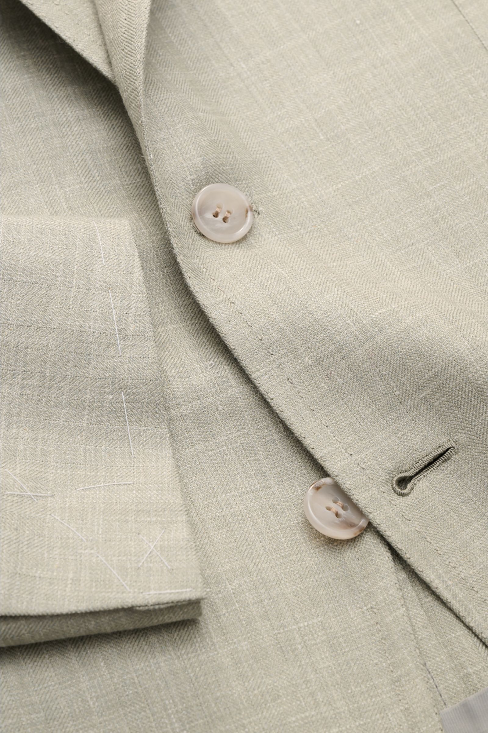 Close-up front angled view of Brioni Smart-casual jacket 'Amalfi' sage mottled, showcasing buttons, texture, and fabric details.

Description:  
A confident choice for stylish looks: The exquisite wool-silk blend in a fine mottled appearance gives the 