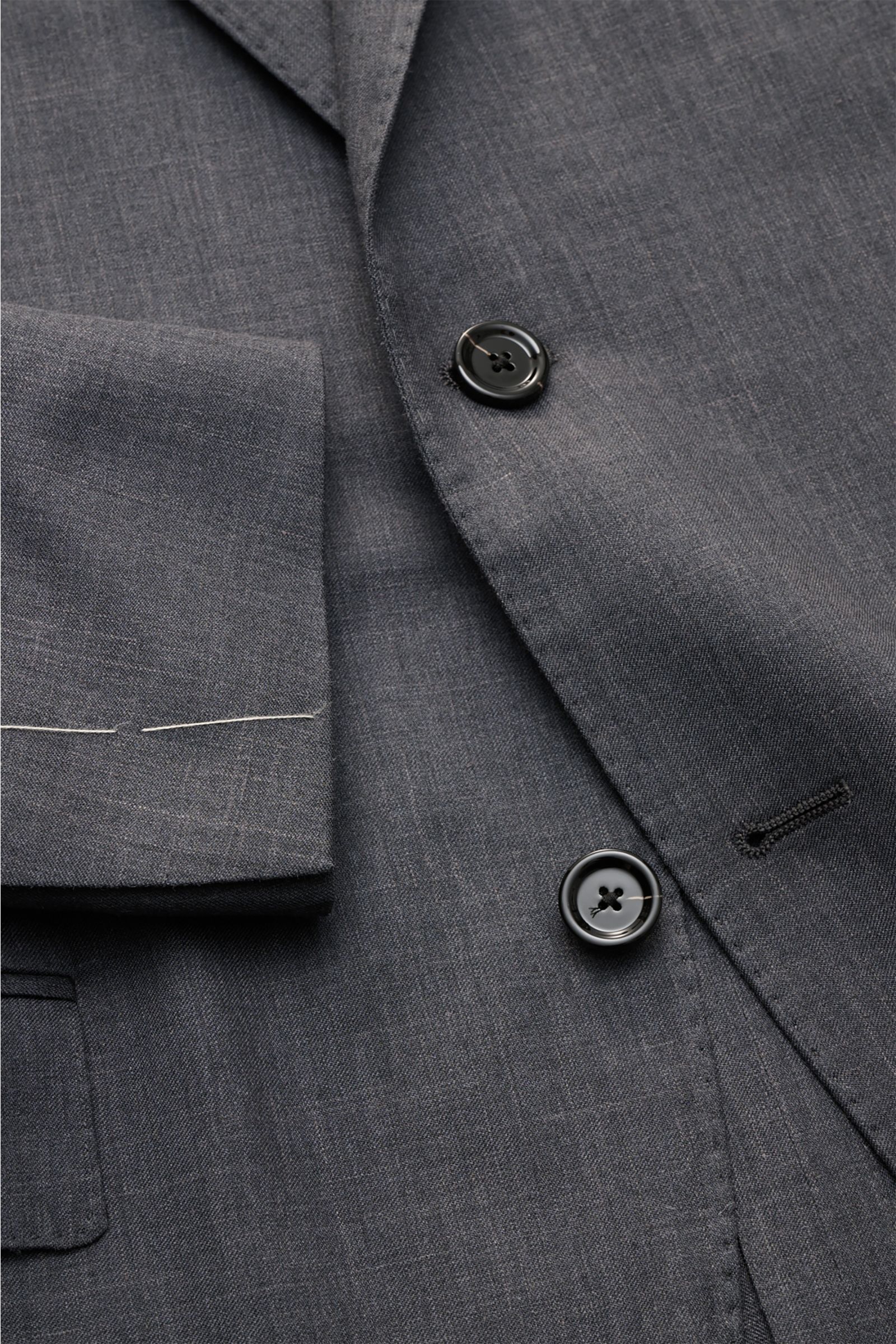Lardini Sakko dunkelgrau meliert aus Wolle mit Seide und Leinen, Detailaufnahme von Knöpfen, Revers und Ärmel, Slim Fit, tailliert.