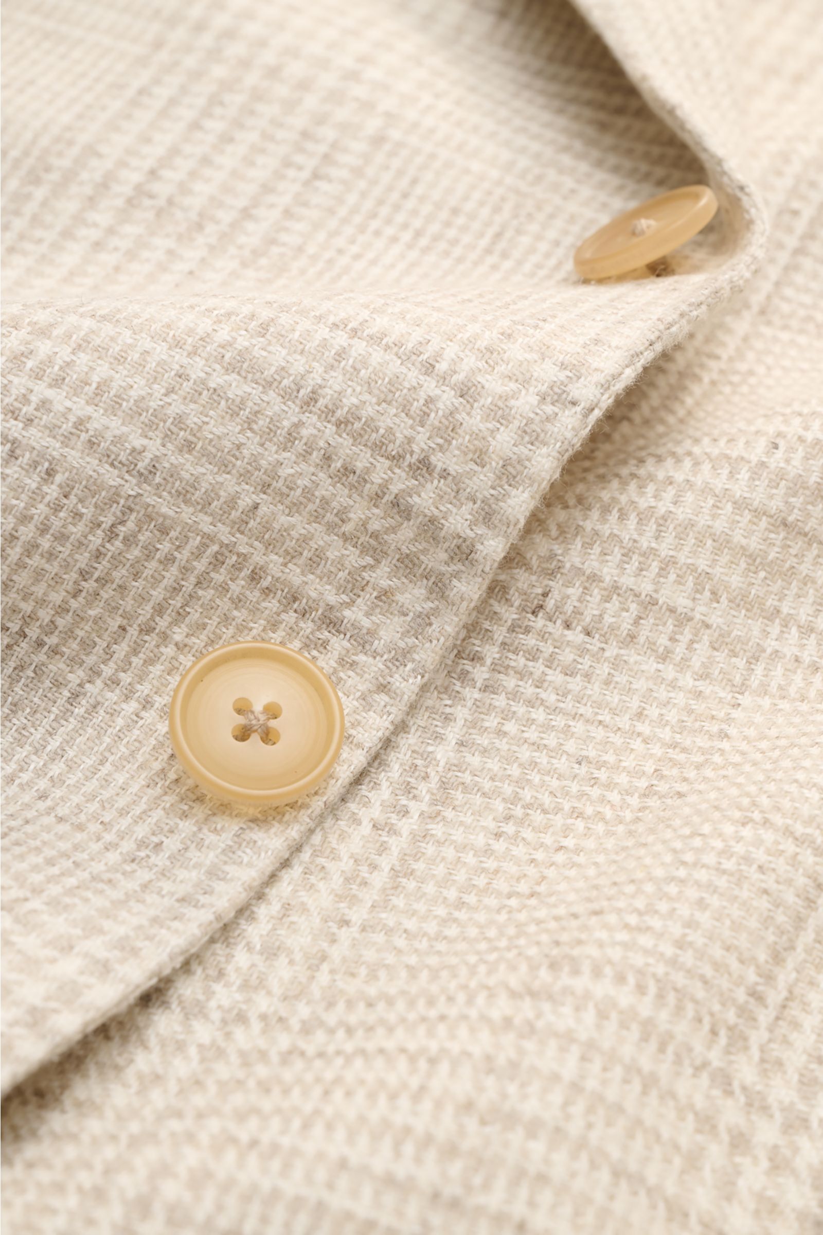 Close-up front detail of the Belvest Smart-casual jacket cream/beige checked showing button and subtle glen check pattern.

BELVEST has brought together the best in natural materials – wool, linen, silk and cashmere – in this summery smart-casual jacke