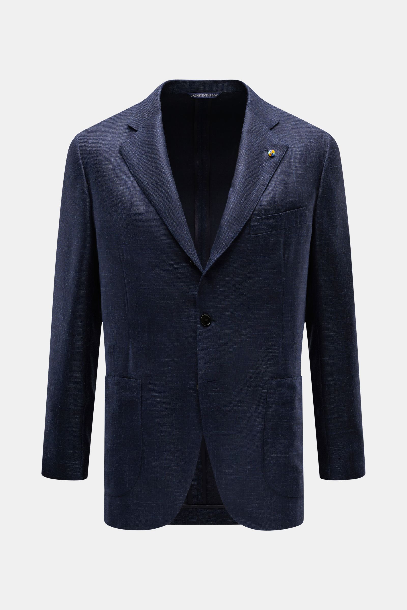 Belvest Sakko navy meliert, frontale Nahaufnahme, taillierter Drei-Knopf-Stil aus weichem Woll-Leinen-Seiden-Mix, Brust- und Hüfttaschen.