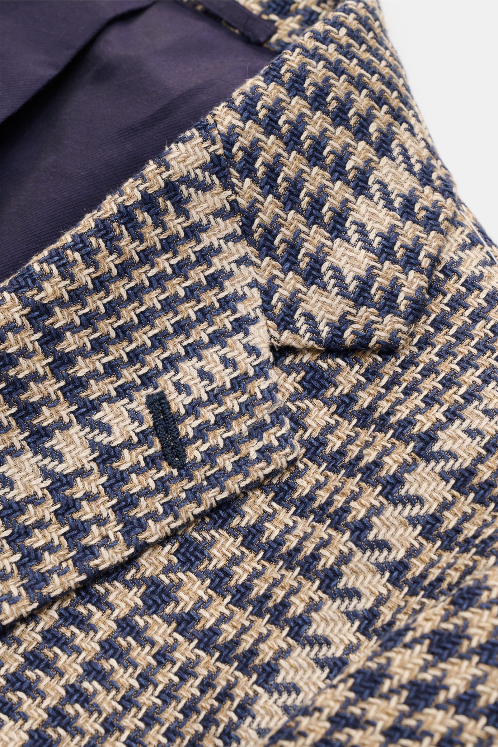 Close-up front angle of Stile Latino Smart-casual jacket 'Vincenzo' navy/beige checked showing textured silk blend fabric and lapel details.

STILE LATINO presents luxury you can feel with its lightweight smart-casual jacket 'Vincenzo' in a fine silk b