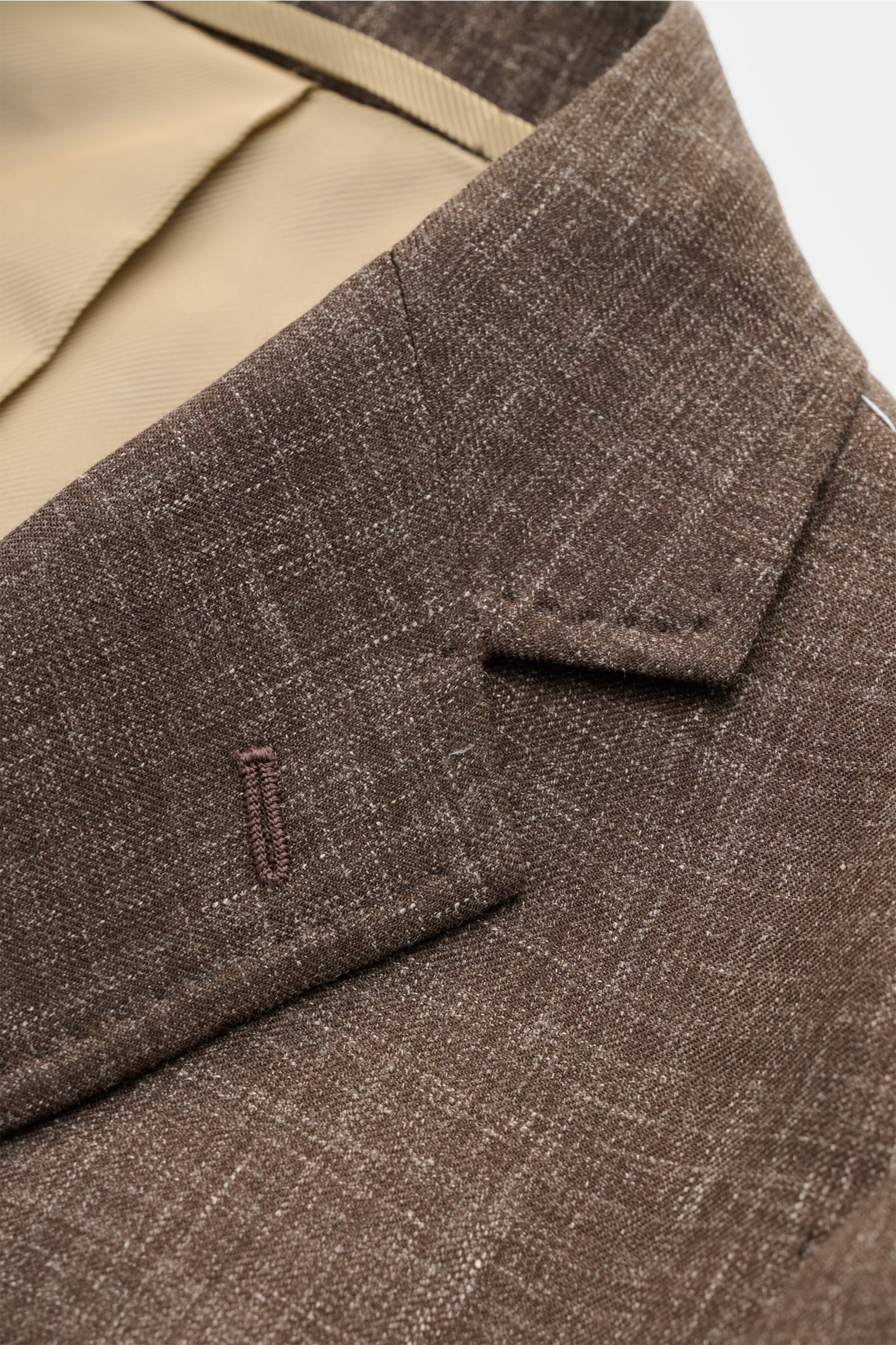 Close-up front view of the Stile Latino Smart-casual jacket 'Vincenzo' dark brown mottled wool-linen blend with step lapel.

Description:  
The classic smart-casual jacket 'Vincenzo' by STILE LATINO has bags of Italian character: effortlessly create ch