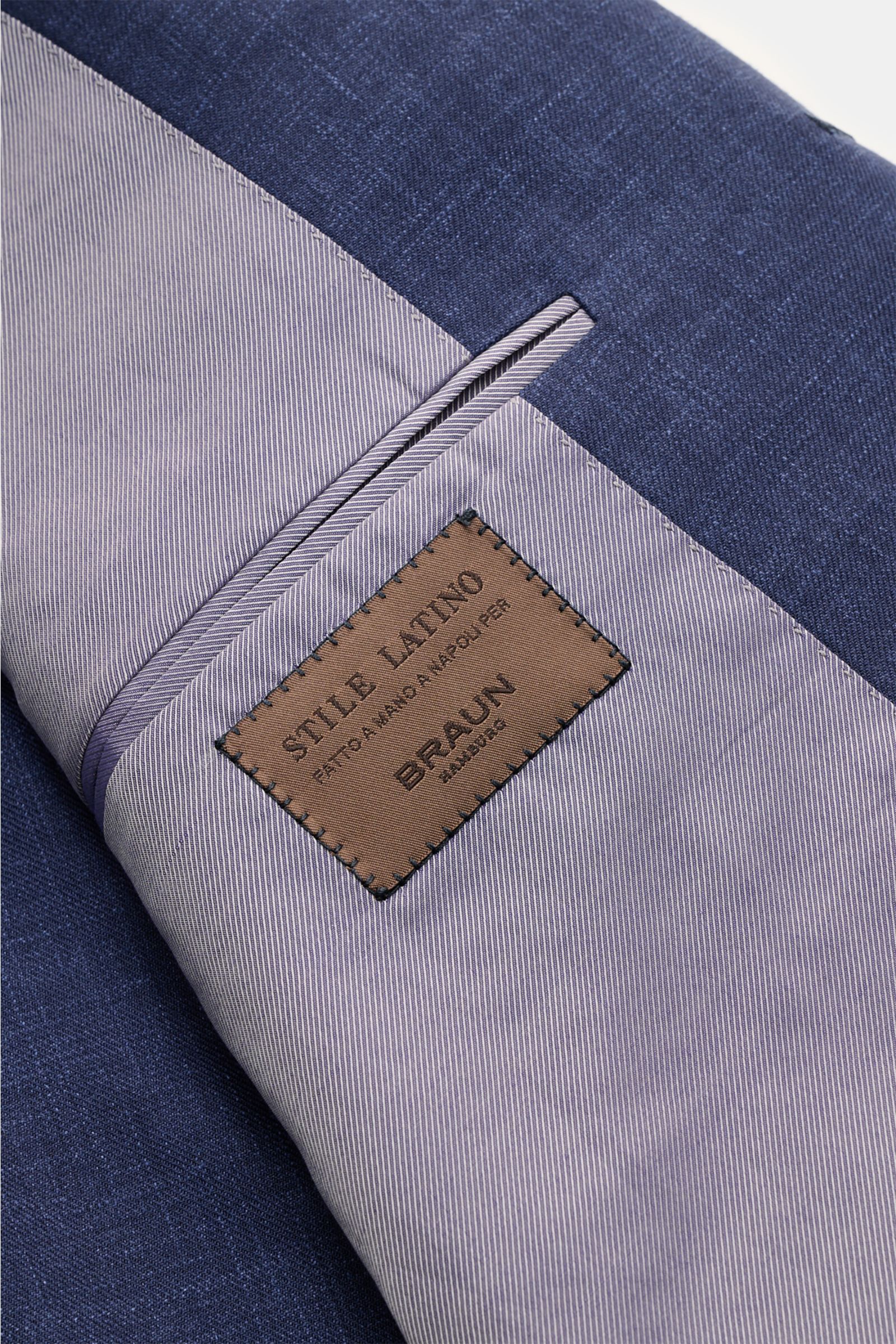 Nahaufnahme des halb gefütterten Innenfutters vom Stile Latino Sakko 'Vincenzo' navy meliert mit Woll-Leinen-Mix, Slim Fit und italienischem Charakter.