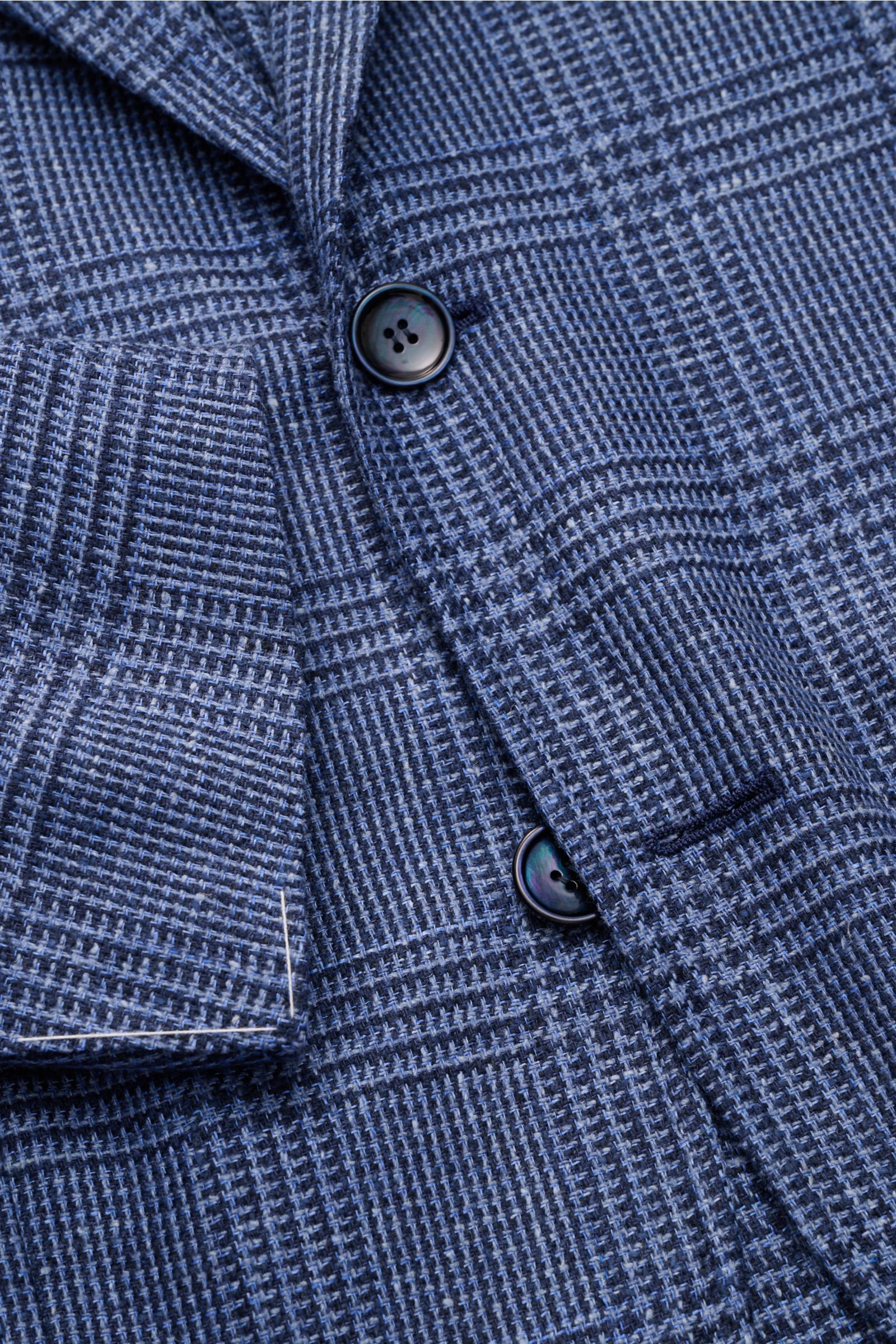 Close-up front view of the Sipario Smart-casual jacket 'Ginza' grey-blue/black checked, showing buttons, patch hip pocket, and sleeve cuff.

Description: 
Lightweight and stylish: The smart-casual jacket 'Ginza' by SIPARIO features classic glen check i