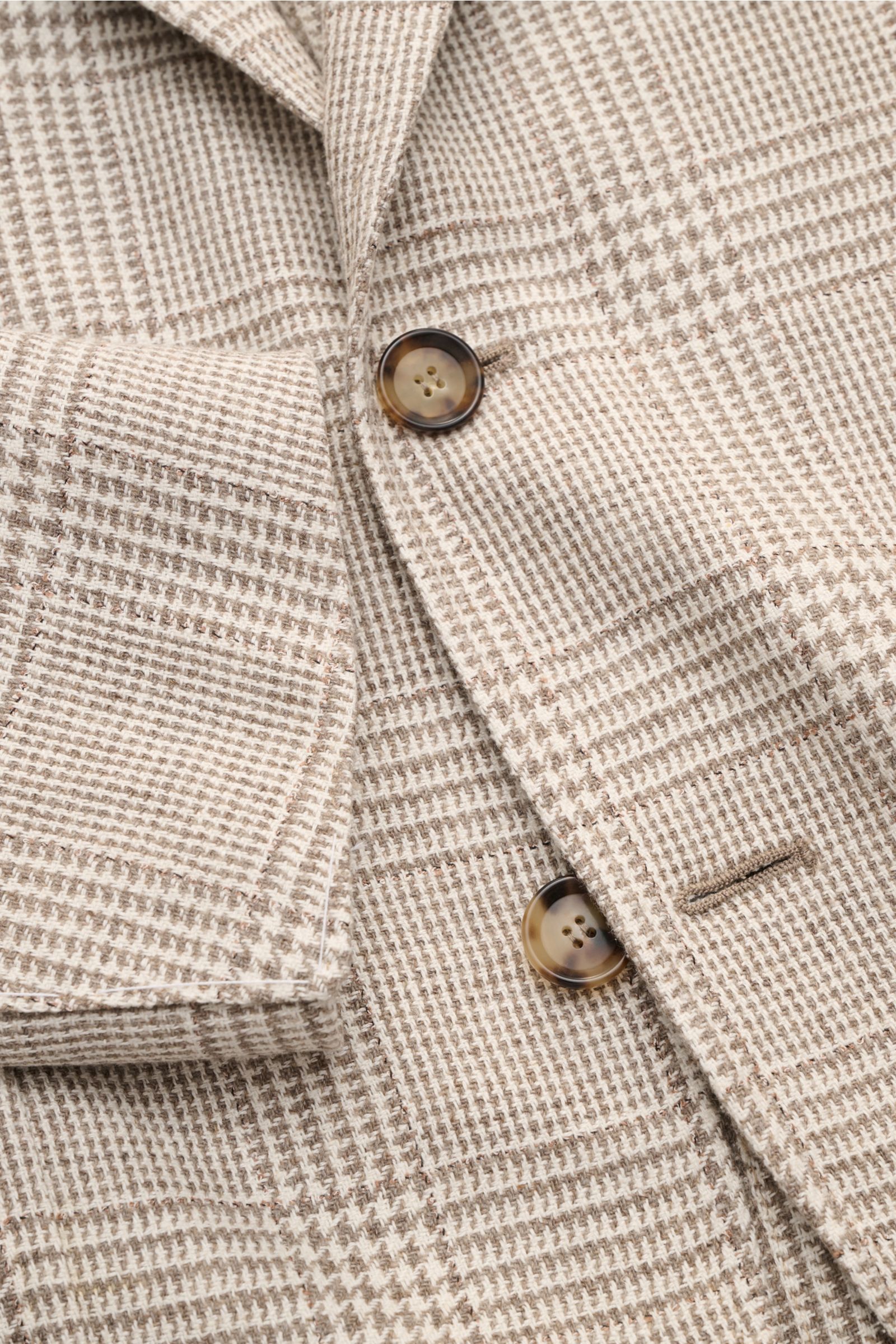 Sipario Sakko 'Ginza' taupe/creme kariert in Nahaufnahme, Glencheck-Muster, Leinen-Seide-Mix, Slim Fit, taillierter Drei-Knopf-Stil.