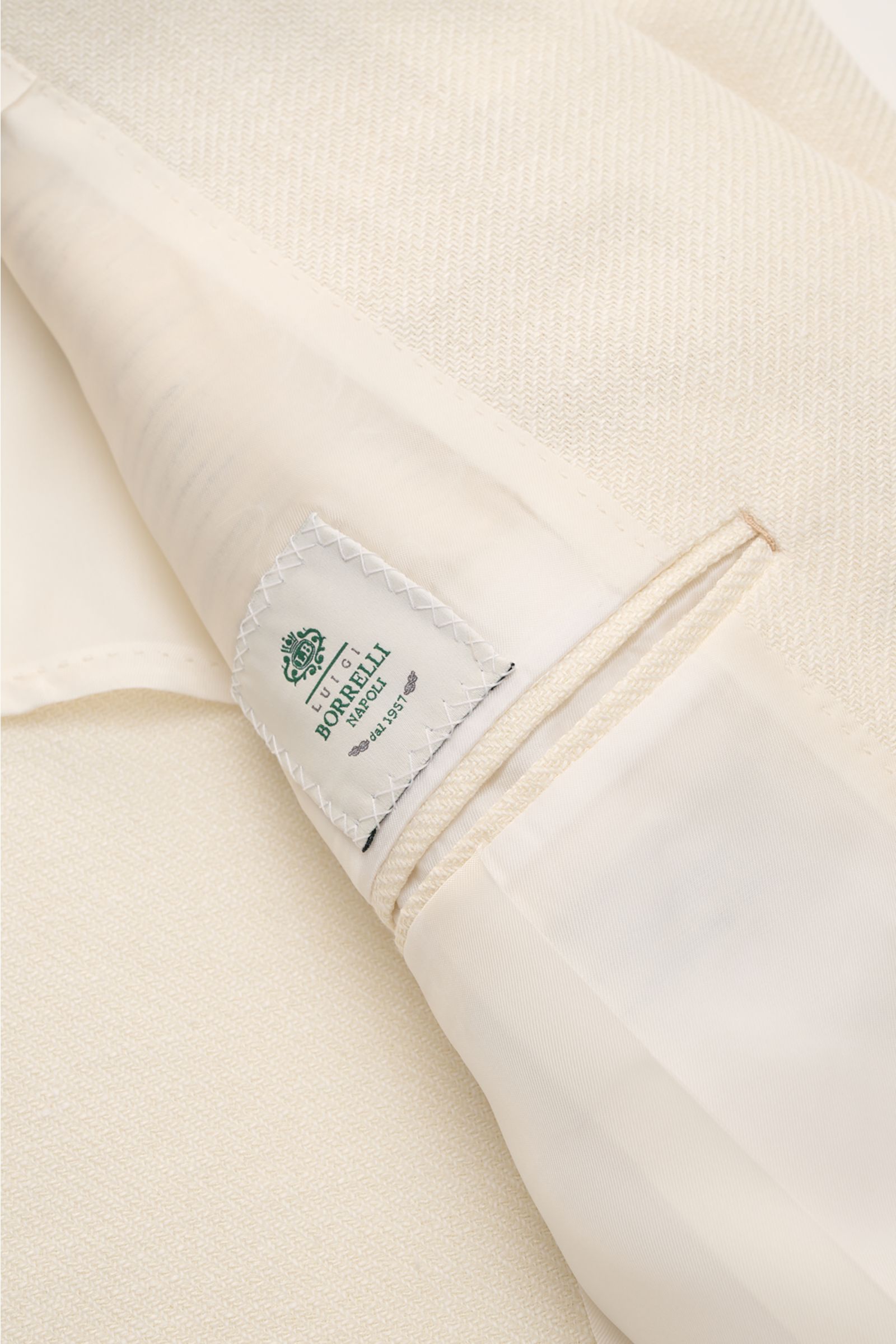 Close-up view of the cream fabric and inner lining of the Borrelli Smart-casual jacket 'Procida' showing texture and label.

Description: Business elegance in a summery design: With its lightweight material and exceptional feel, the smart-casual jacket 'P