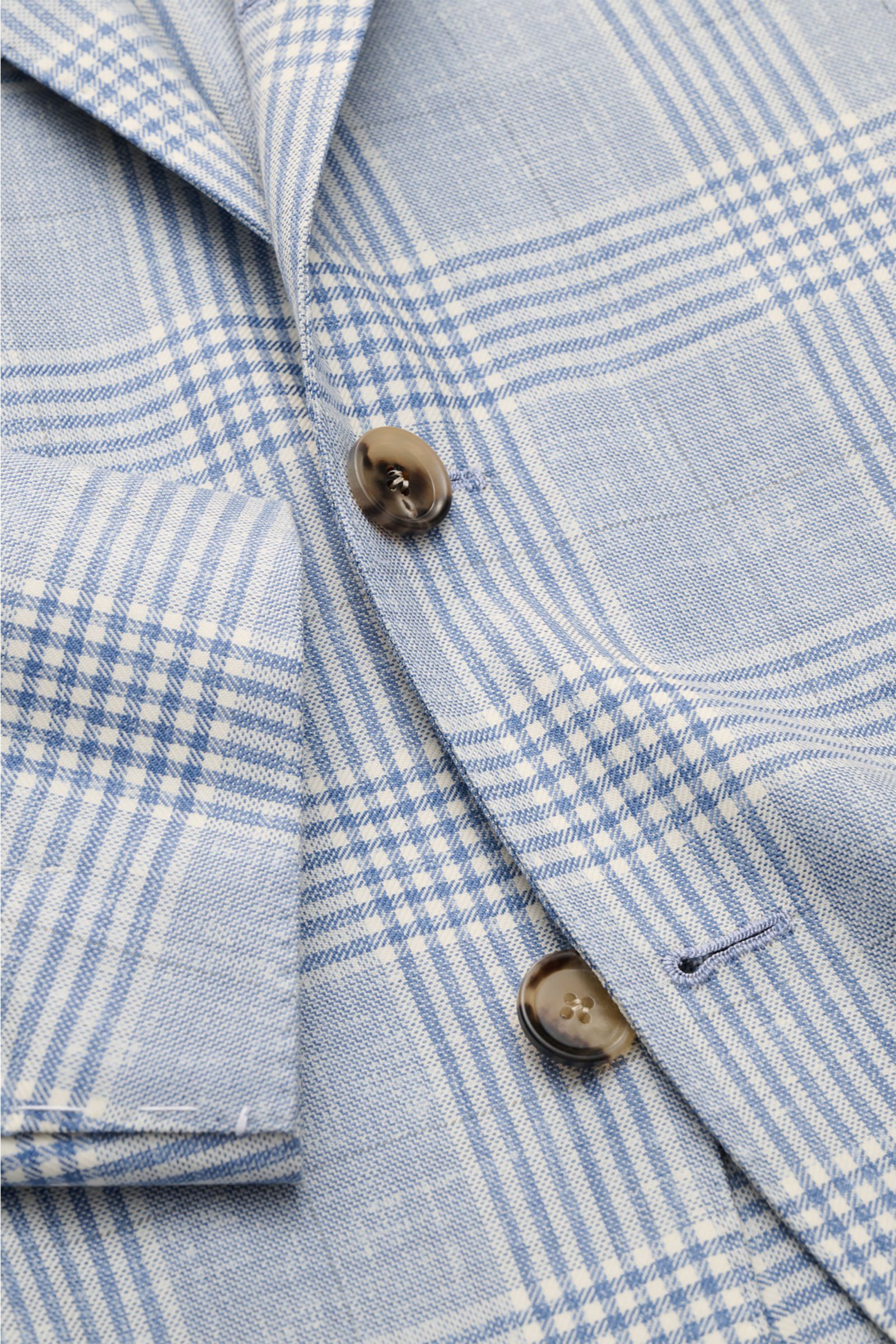 Nahaufnahme des Borrelli Sakkos 'Procida' rauchblau/offwhite kariert aus Wolle mit Cashmere-Anteil, Slim Fit, Glencheck-Muster, tailliert, mit fallendem Revers und drei Knöpfen.