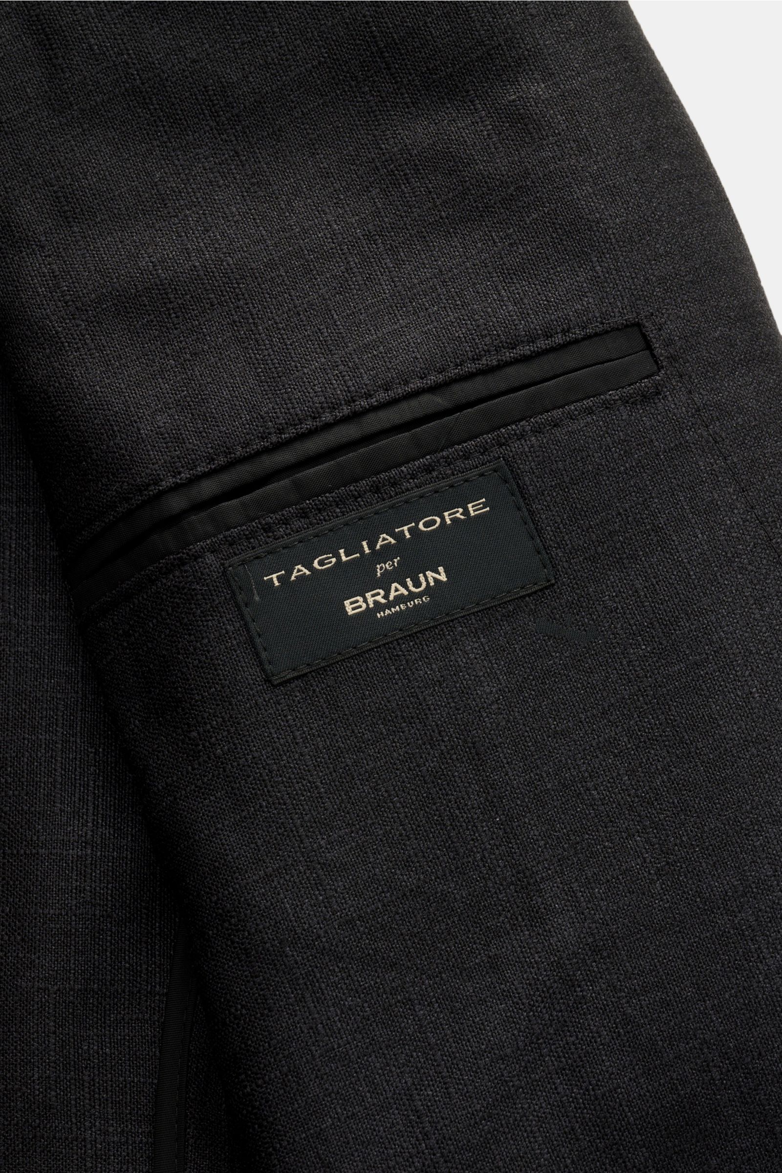 Alt tag (125 characters max): Close-up inside view of Tagliatore Smart-casual jacket 'Monte Carlo' black showing fabric texture and label.

Description: 
Timeless classic: This elegant smart-casual jacket by TAGLIATORE exudes Italian sophistication and