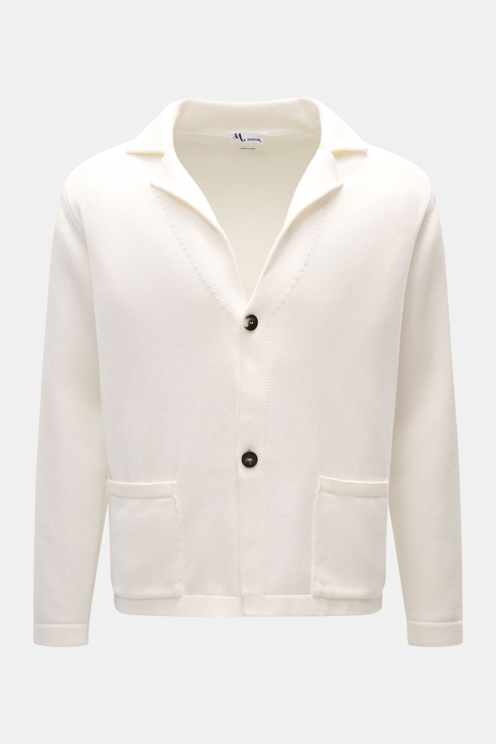 Front view of Doppiaa Cardigan 'Aalviero' off-white in medium-fine cotton knit with two-button placket, standing collar, breast and hip patch pockets.

Timeless elegance for the transitional season: The 'Aalviero' cardigan by DOPPIAA combines the featu