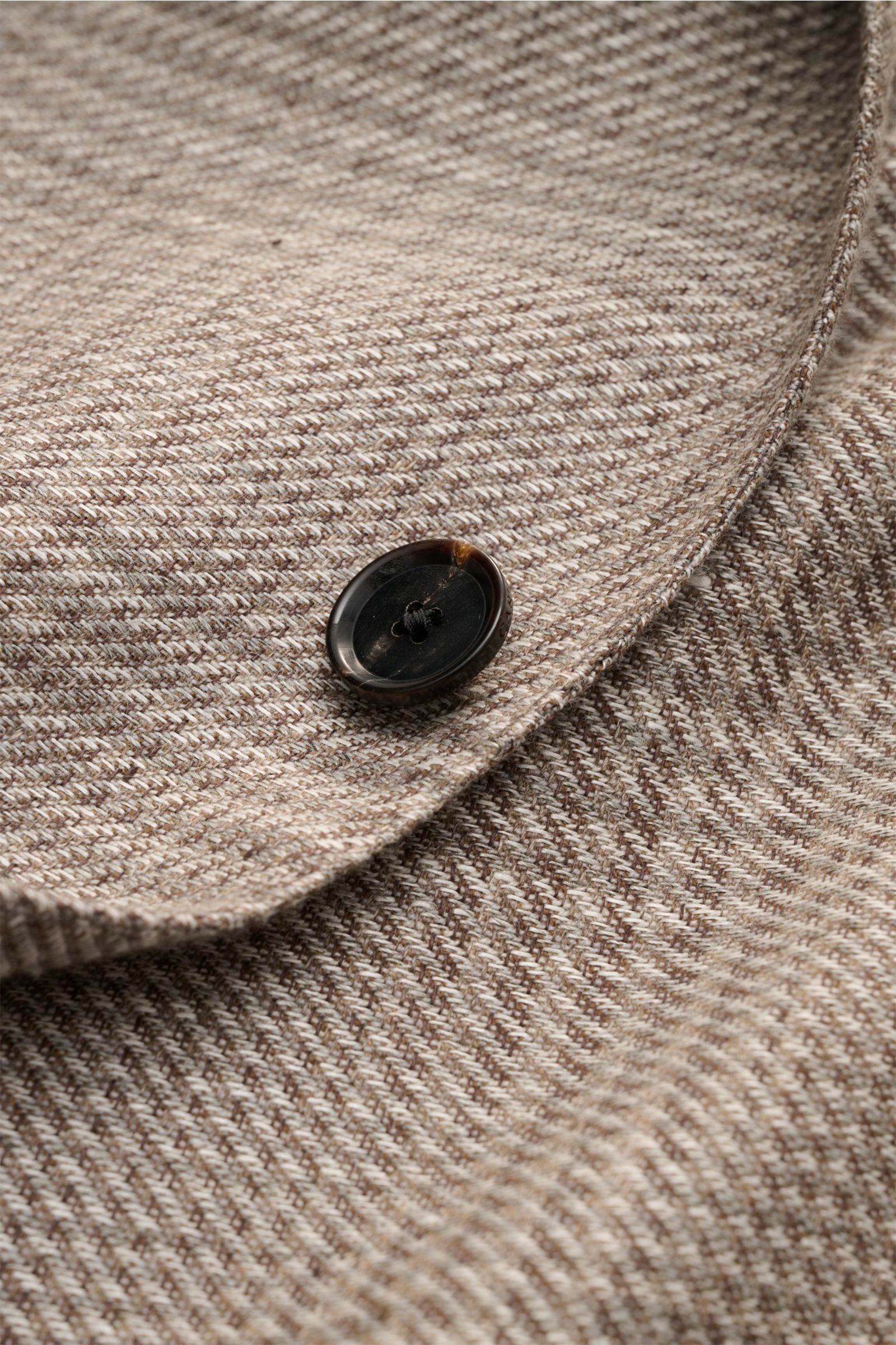 Alt tag (125 characters max):  
Close-up front view of Caruso Smart-casual jacket 'Aida' taupe/brown checked, highlighting fabric texture and button detail.

Description:  
A stylish addition with a classic feel: Made of a lightweight linen-wool blend 