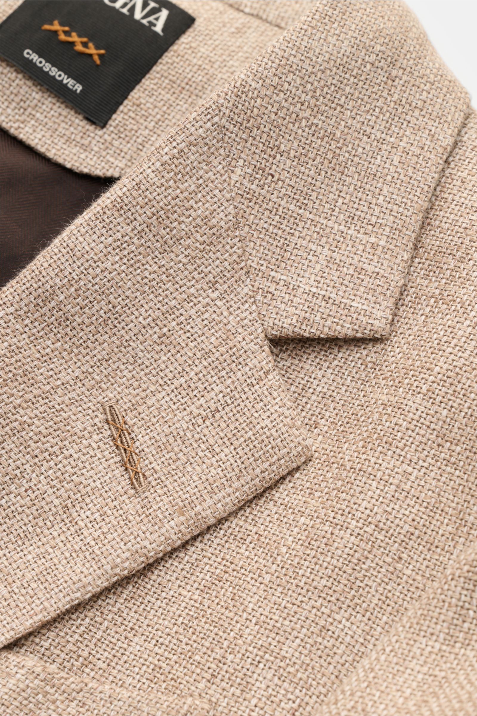 Close-up front view of Zegna Smart-casual jacket taupe mottled, showing fine textured linen, wool, and silk blend fabric and step lapel.

Description: 
Hot days are guaranteed to be enjoyable in this smart-casual jacket in linen, wool and silk with dis