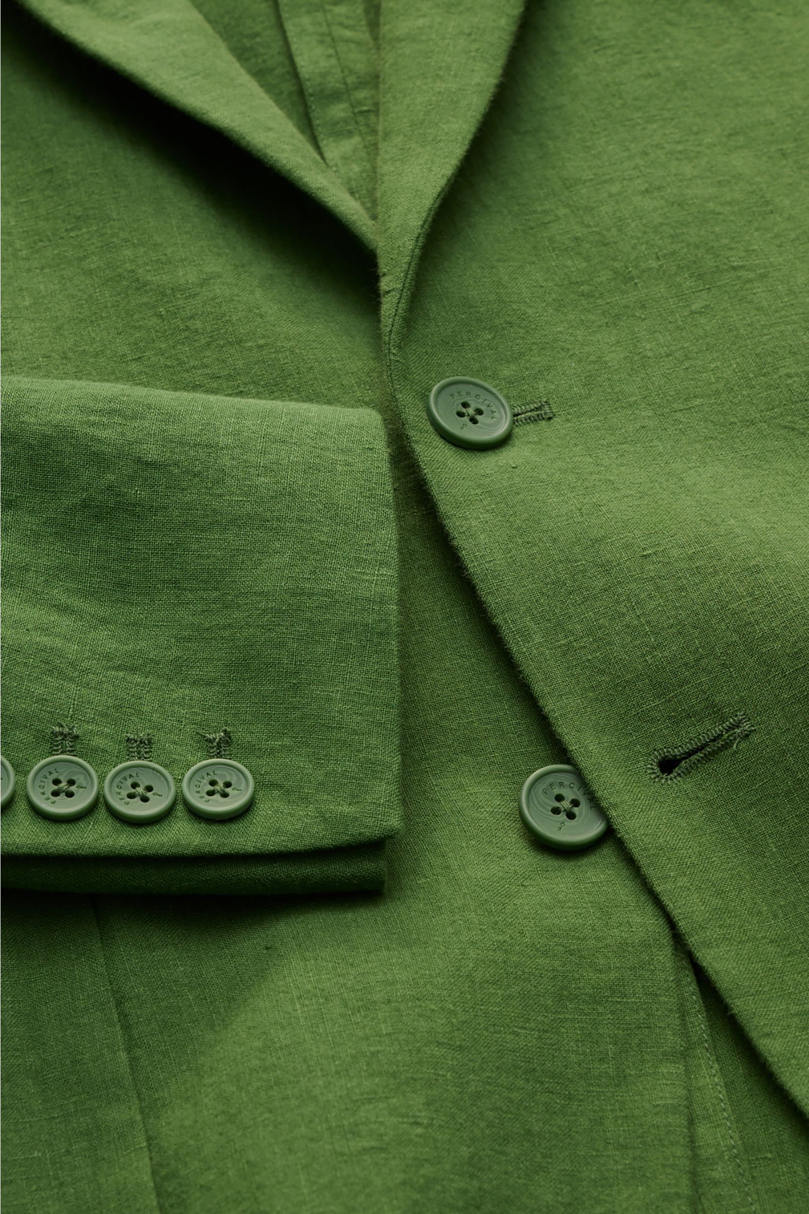 Close-up front view of Percival Smart-casual jacket 'Tailored Linen' green showing buttons, step lapel, and textured linen-cotton blend fabric.

Combines texture and everyday suitability: This versatile smart-casual jacket by PERCIVAL combines maximum 