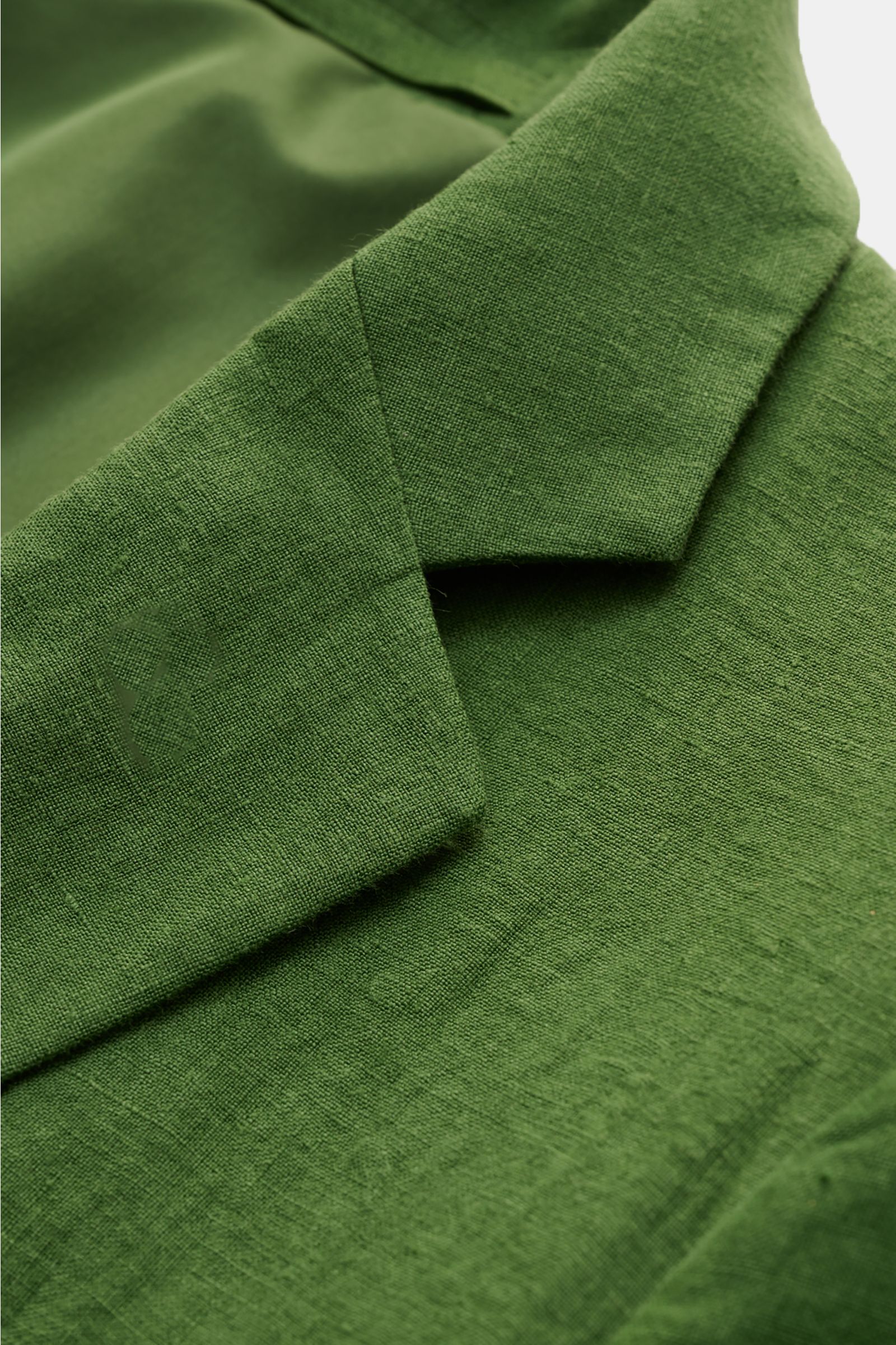 Green close-up front view of Percival Smart-casual jacket 'Tailored Linen' showing linen-cotton texture and step lapel. Combines texture and everyday suitability: This versatile smart-casual jacket by PERCIVAL combines maximum comfort with a breathable