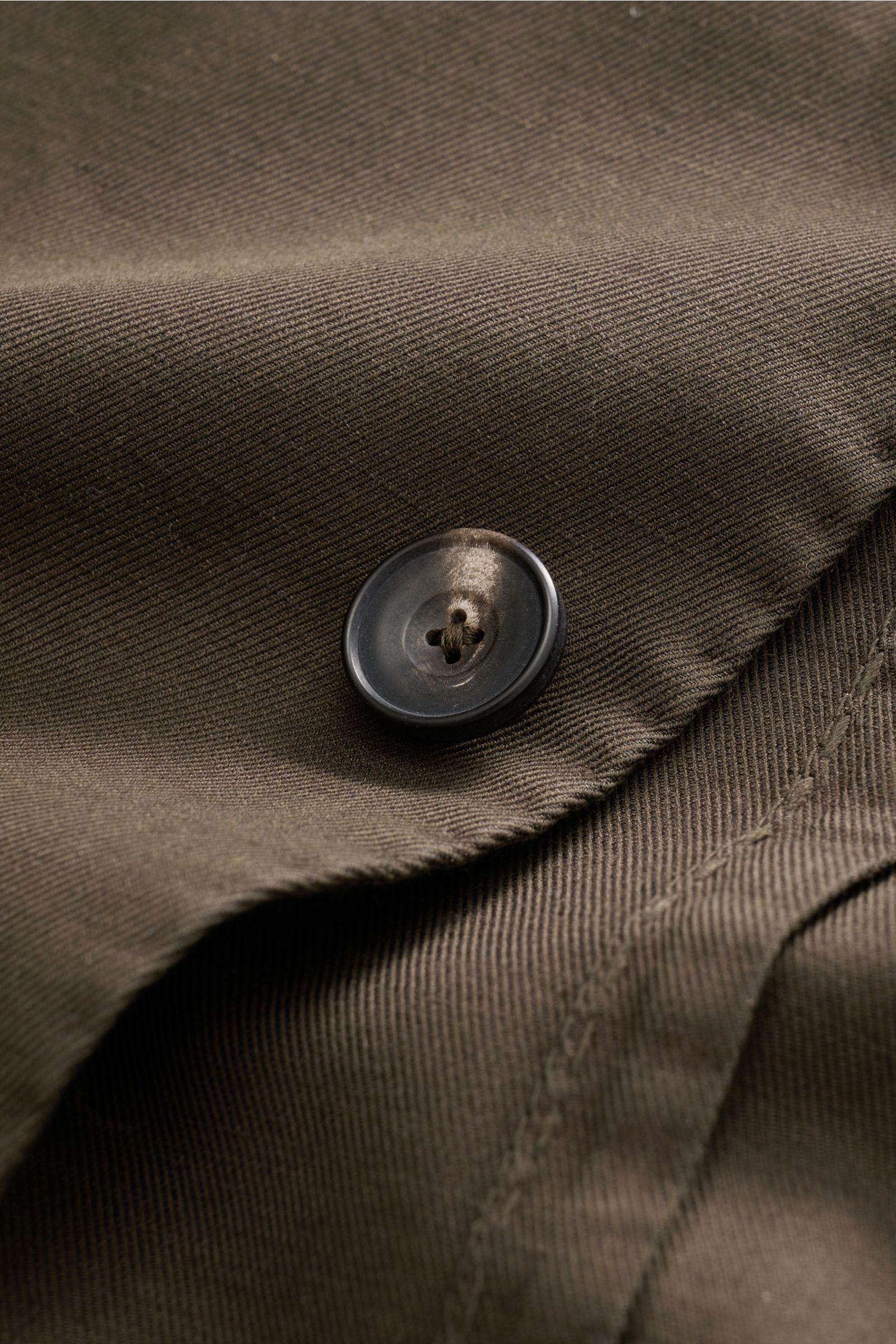 Santaniello Smart-casual jacket dark brown close-up of fabric and button, photographed from above showing soft cotton, linen, mohair blend. Modern tailoring for transitional period: This smart-casual jacket by SANTANIELLO enhances numerous spring looks wi