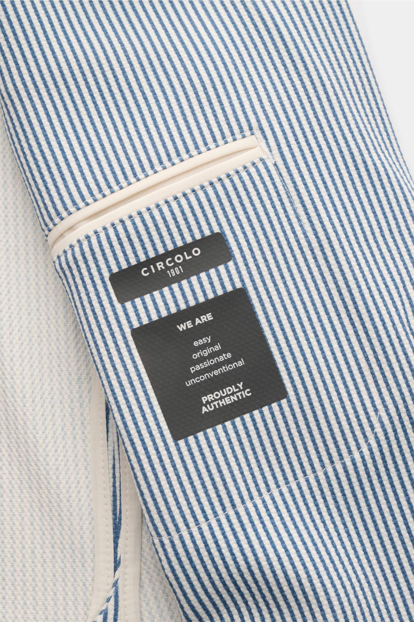 Circolo 1901 Jersey-Sakko weiß/blau gestreift, Detailansicht innen mit Innentasche, elastischer Baumwolle, Slim Fit, Unconstructed-Design.
