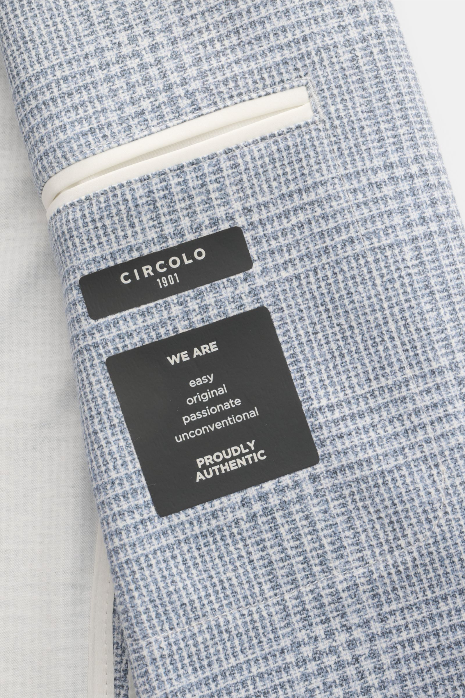 Circolo 1901 Jersey-Sakko rauchblau/weiß kariert, Detailansicht von Innen mit Etikett, leichter Jersey, Unconstructed-Design, Slim Fit.