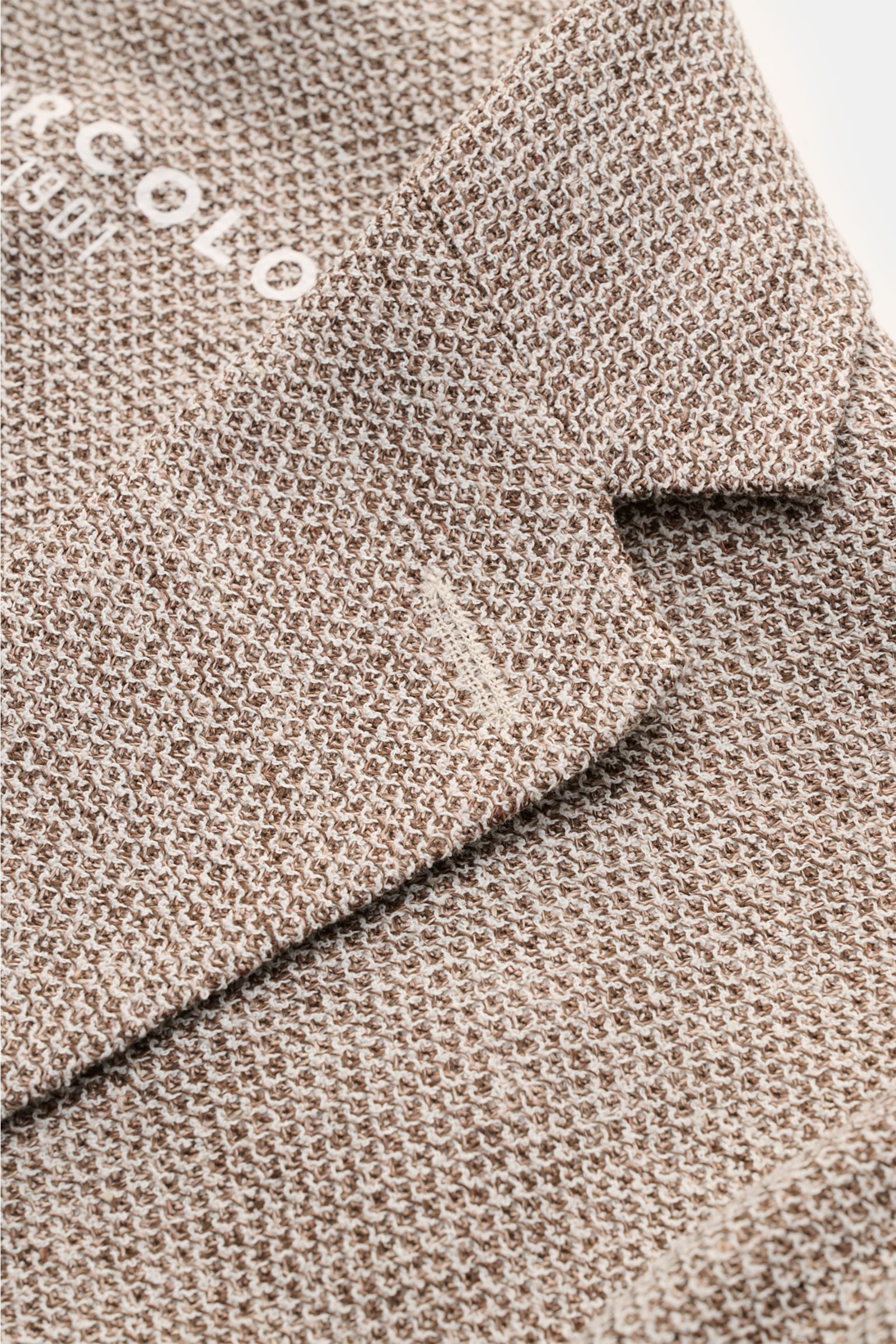 Nahaufnahme des Circolo 1901 Sakko 'Coarse' dunkelbraun/taupe/weiß meliert mit strukturiertem Leinen-Mix, Slim Fit und Unconstructed-Design.