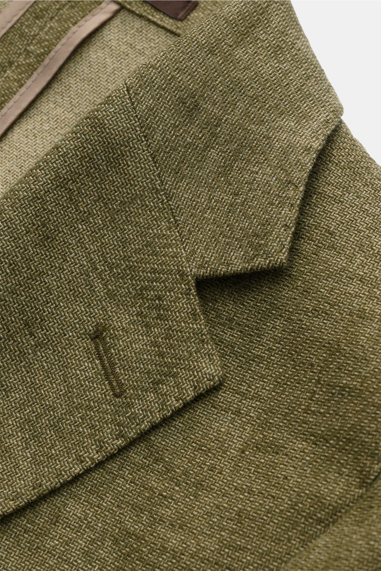 Windsor Smart-casual jacket 'Giorno' olive melange close-up of lapel and collar fabric texture, photographed from above. Stylish and uncomplicated: With the lightweight, unconstructed 'Giorno' smart-casual jacket by 