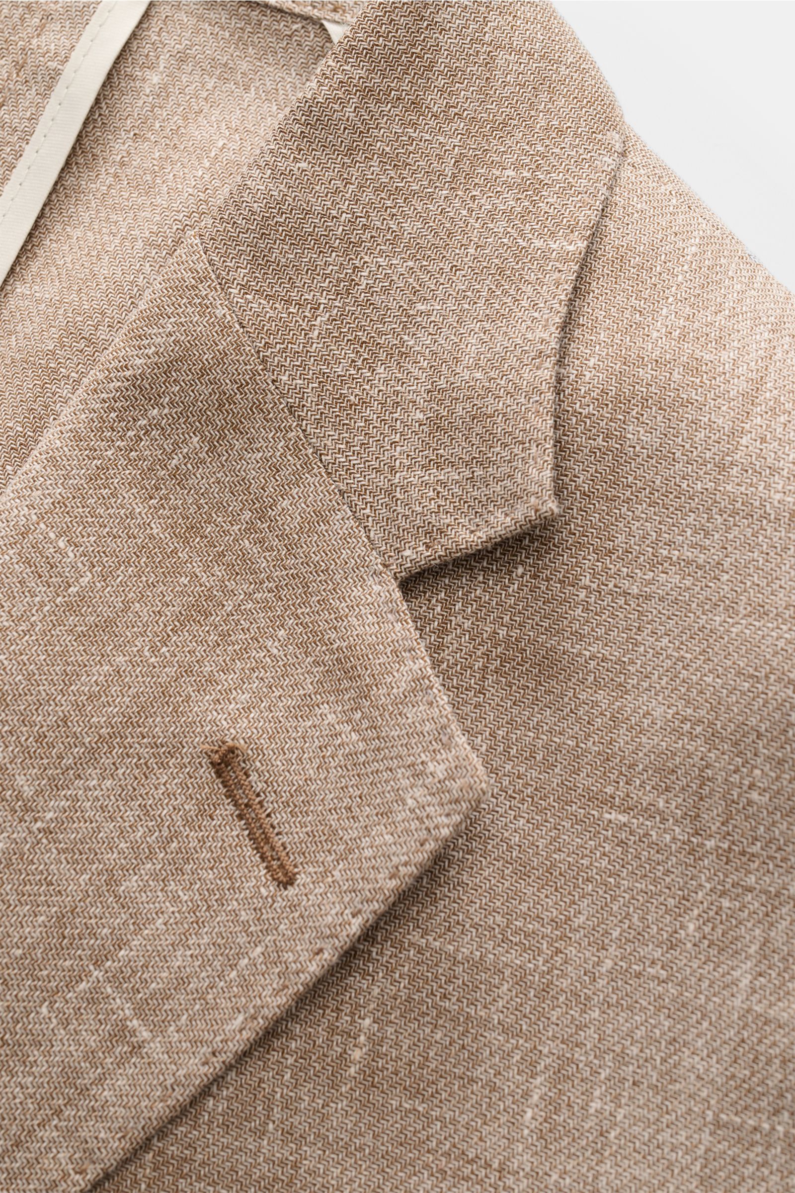 Windsor Sakko 'Giorno' beige meliert, Nahaufnahme des fallenden Revers, leichte Leinen-Woll-Seide-Mischung, Slim Fit, Unconstructed Design.