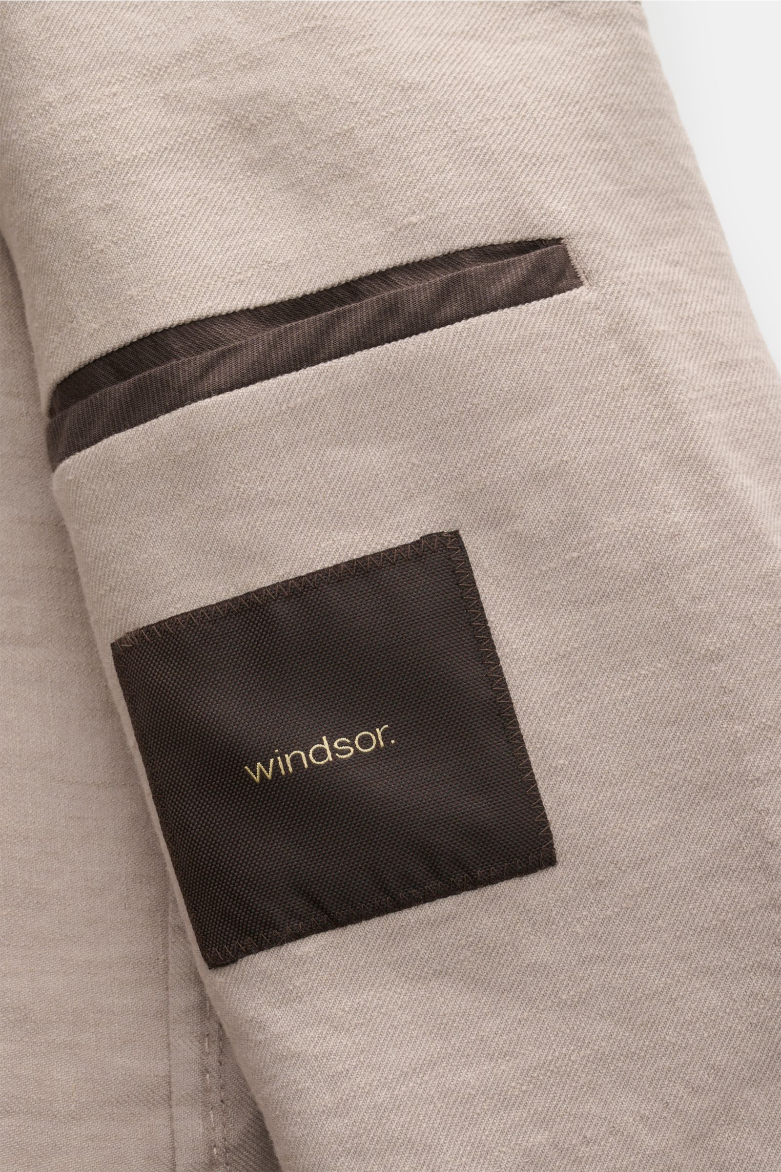 Nahaufnahme des Innenfutters mit Label und Tasche des Windsor Sakko 'Tirano' beige aus Leinen-Lyocell-Mix, Slim Fit, Unconstructed Design.