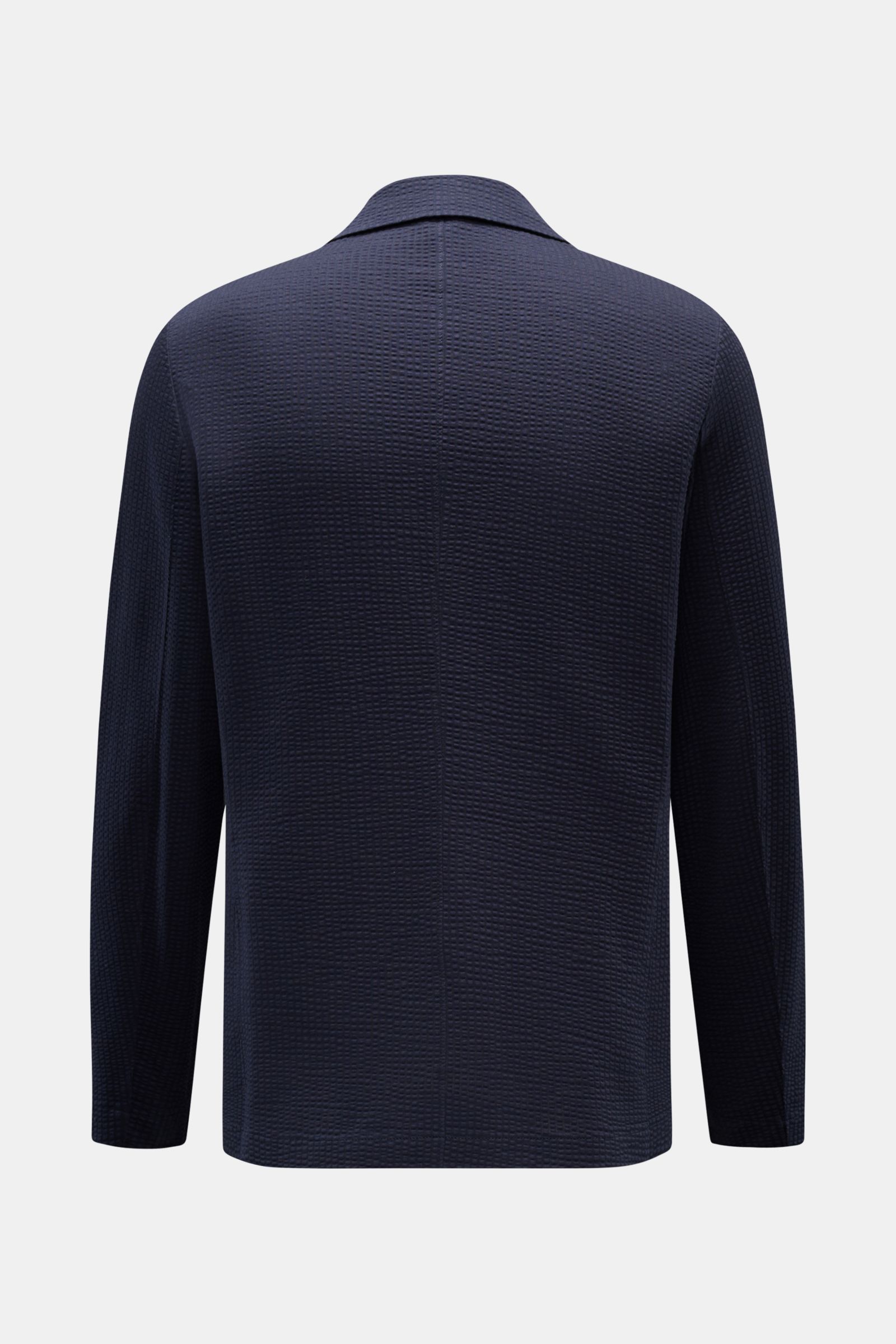 Back view of Harris Wharf London Seersucker blazer navy in slim fit, unconstructed design, textured cotton blend fabric with long sleeves.

Style and unbeatable comfort: This sporty blazer in an unconstructed design by HARRIS WHARF LONDON is made of a 