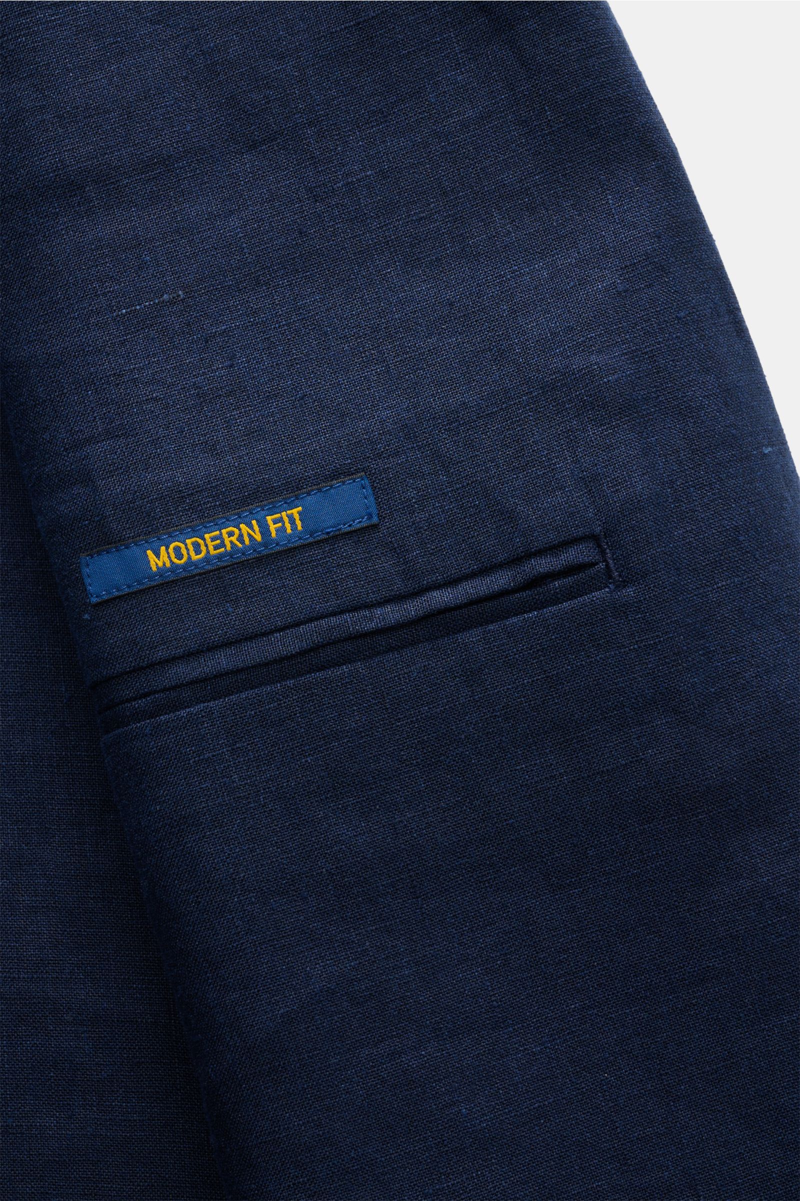 Nahaufnahme des Polo Ralph Lauren Leinensakko navy, Slim Fit, reines Leinen, weicher Griff, mit Modern Fit Label, seitliche Hüfttasche sichtbar.