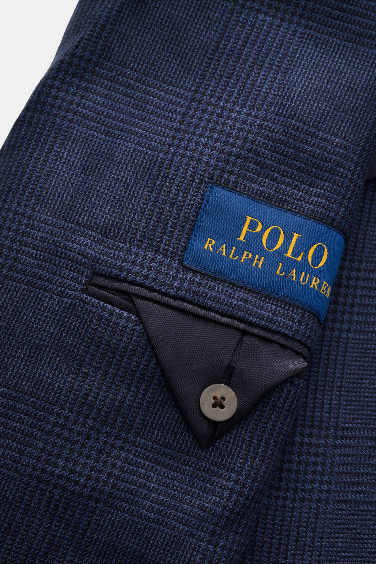Nahaufnahme des navy/schwarz karierten Polo Ralph Lauren Sakkos mit Prince-of-Wales Karo, weichem Griff und Innenetikett, Detailansicht.