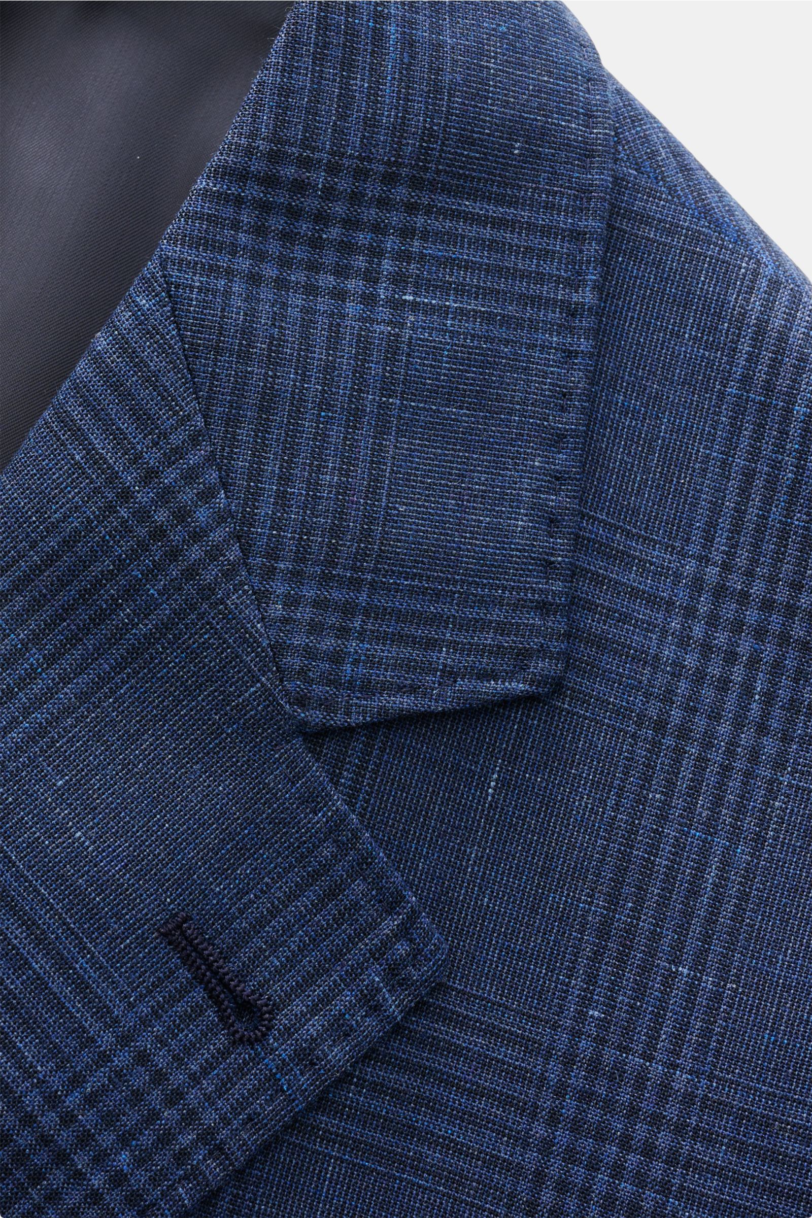 Close-up front angle of Brunello Cucinelli Sakko navy/graublau kariert showing a soft wool, linen, and silk blend with Prince-of-Wales check, slim fit, three-button style, patch hip pockets, chest pocket, and crest buttons on sleeve cuffs.