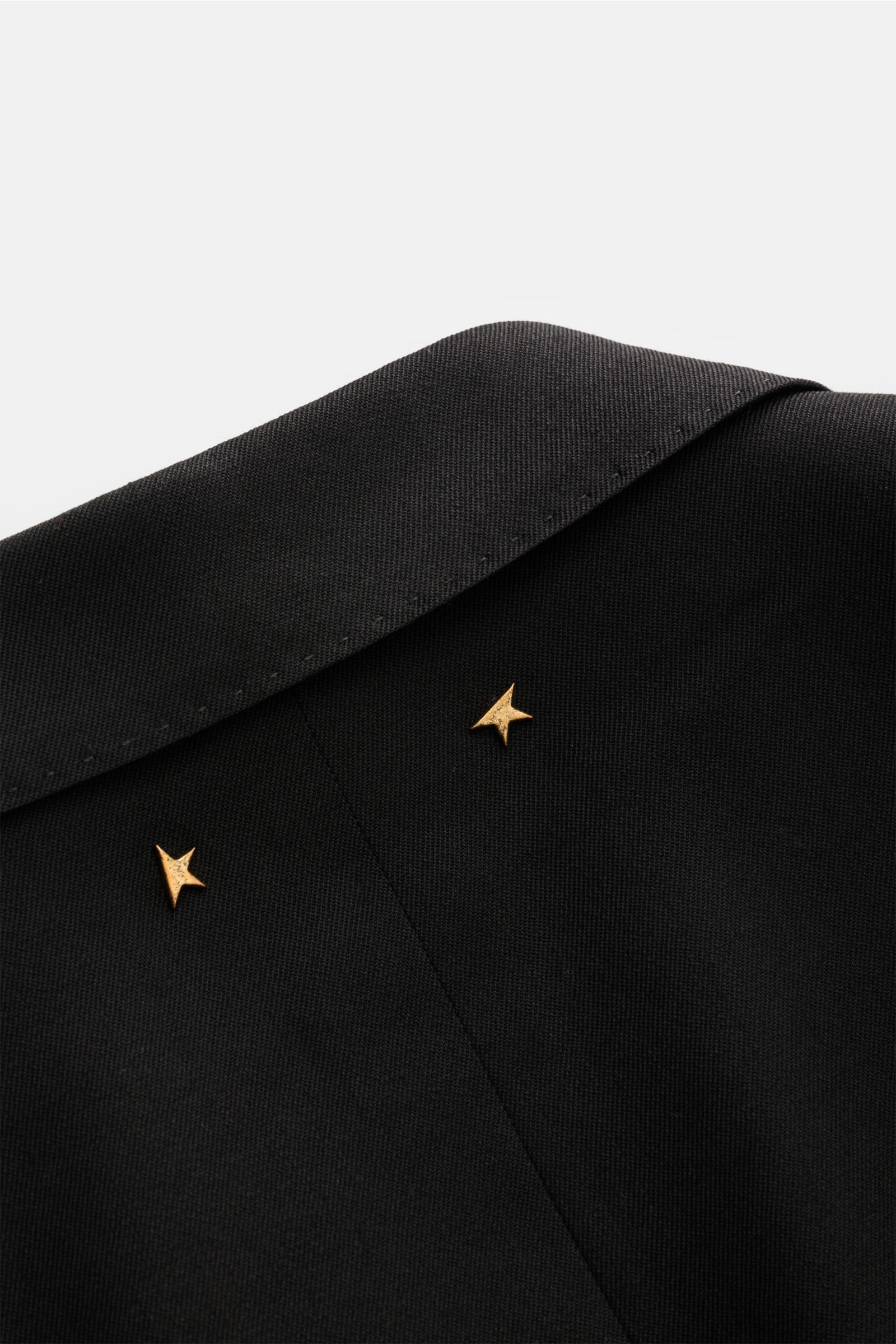 Golden Goose Sakko 'Dave' schwarz aus Wollgabardine, Detailaufnahme Rücken mit zwei goldfarbenen Metallsternen auf Spitzrevers.