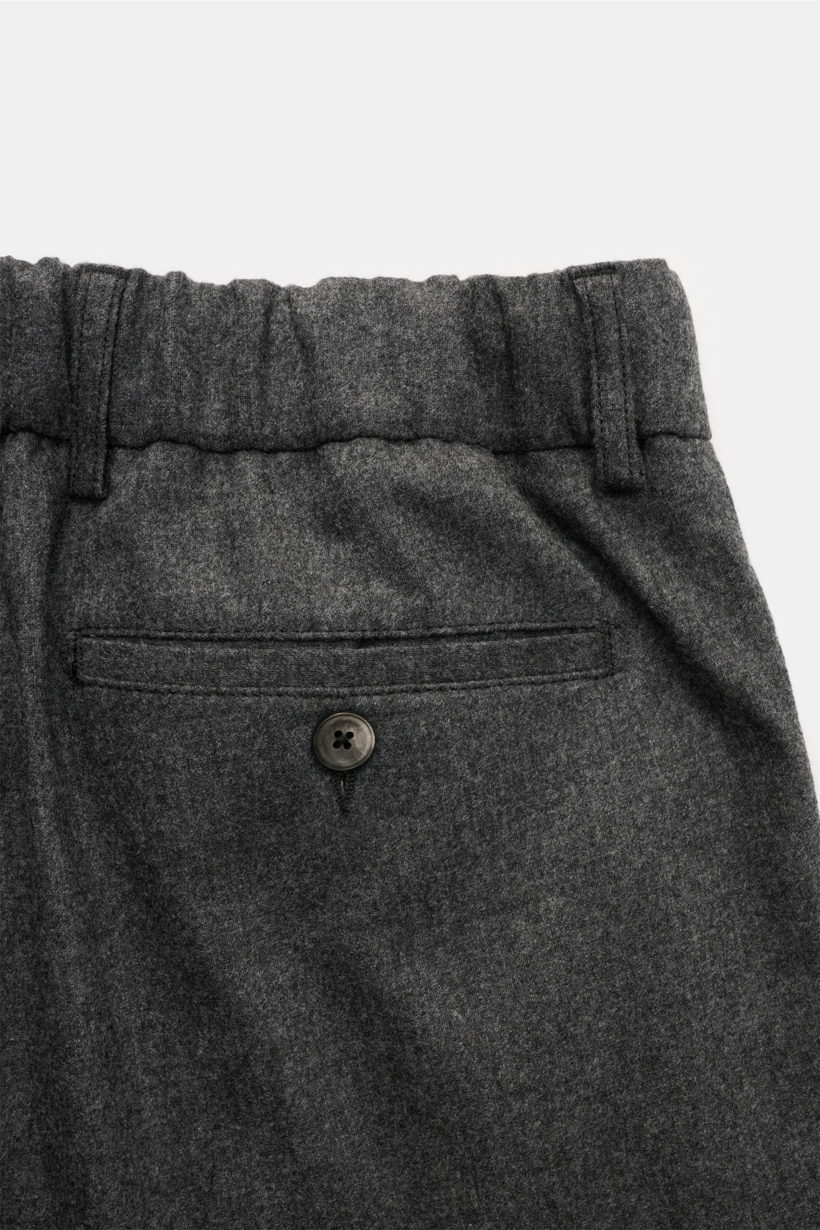 Marco Pescarolo Woll-Jogpants 'Manu' dunkelgrau meliert shown in close-up from the back, highlighting the buttoned back pocket, elastic waistband, and wool-cashmere blend fabric.