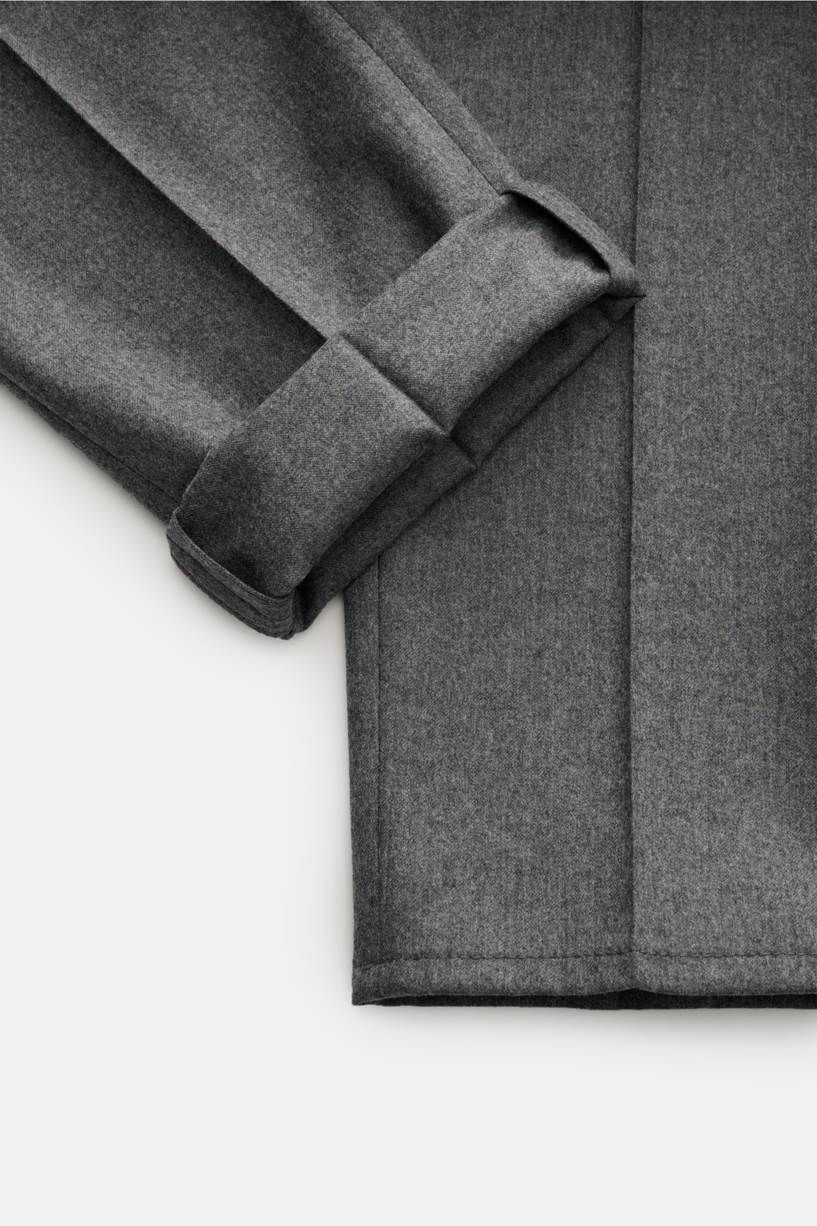 Brunello Cucinelli Wollhose 'Italian Fit' grau meliert, Detailansicht von unten, reine Wolle, feiner Twill, schmal zulaufend, Taschen.