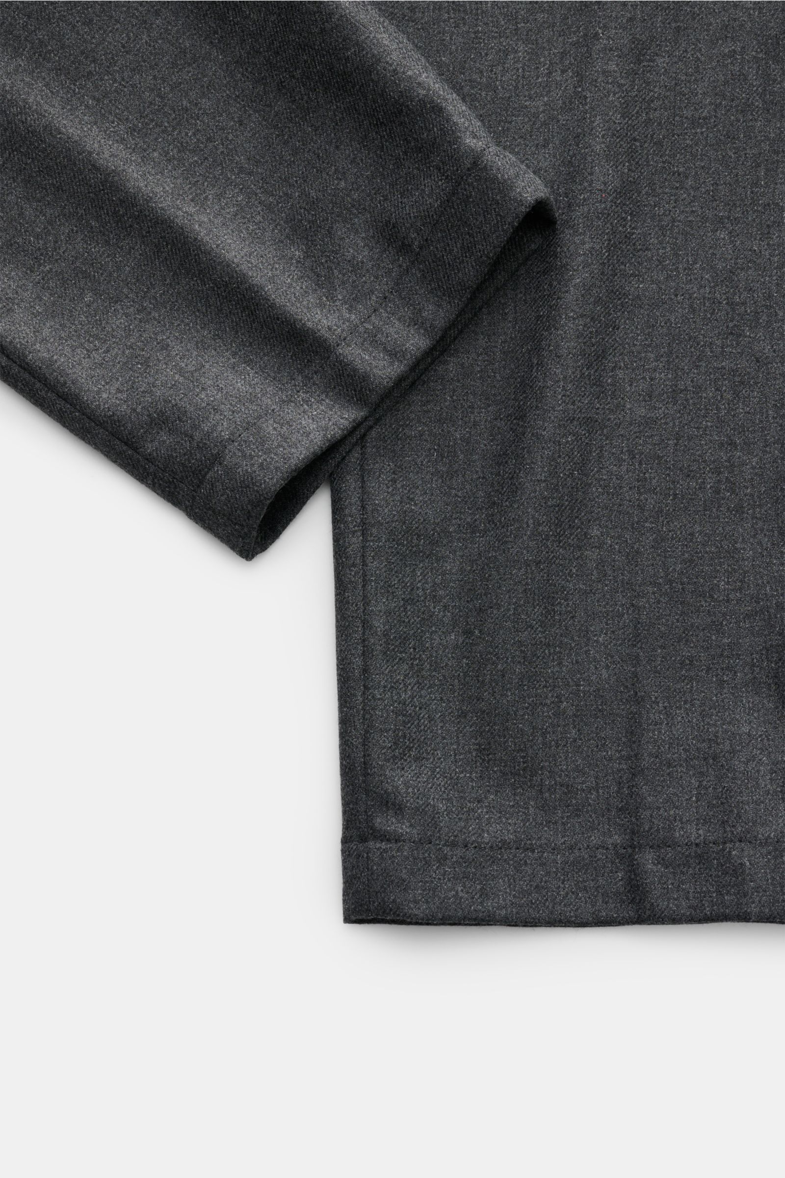 Closed Jogpants 'Vigo' dunkelgrau meliert, Detailansicht des knöchellangen, schmal zulaufenden Hosenbeins mit weichem Materialmix aus Wolle, Microfaser und Viskose.