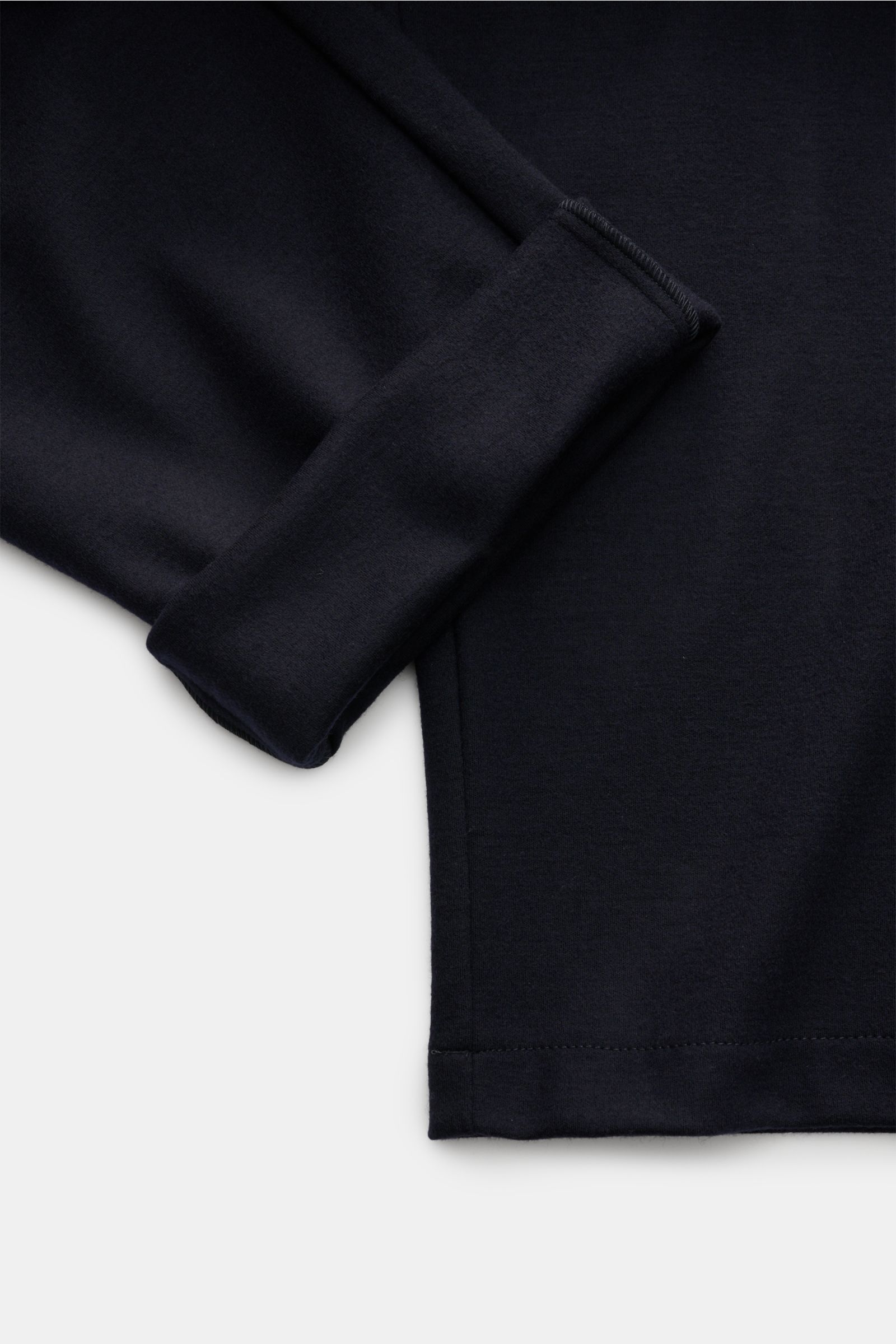 Harris Wharf London Merino Jogpants navy, Detailaufnahme von Ärmel und Saum, Jersey aus superfeiner Merinowolle, weicher Griff.