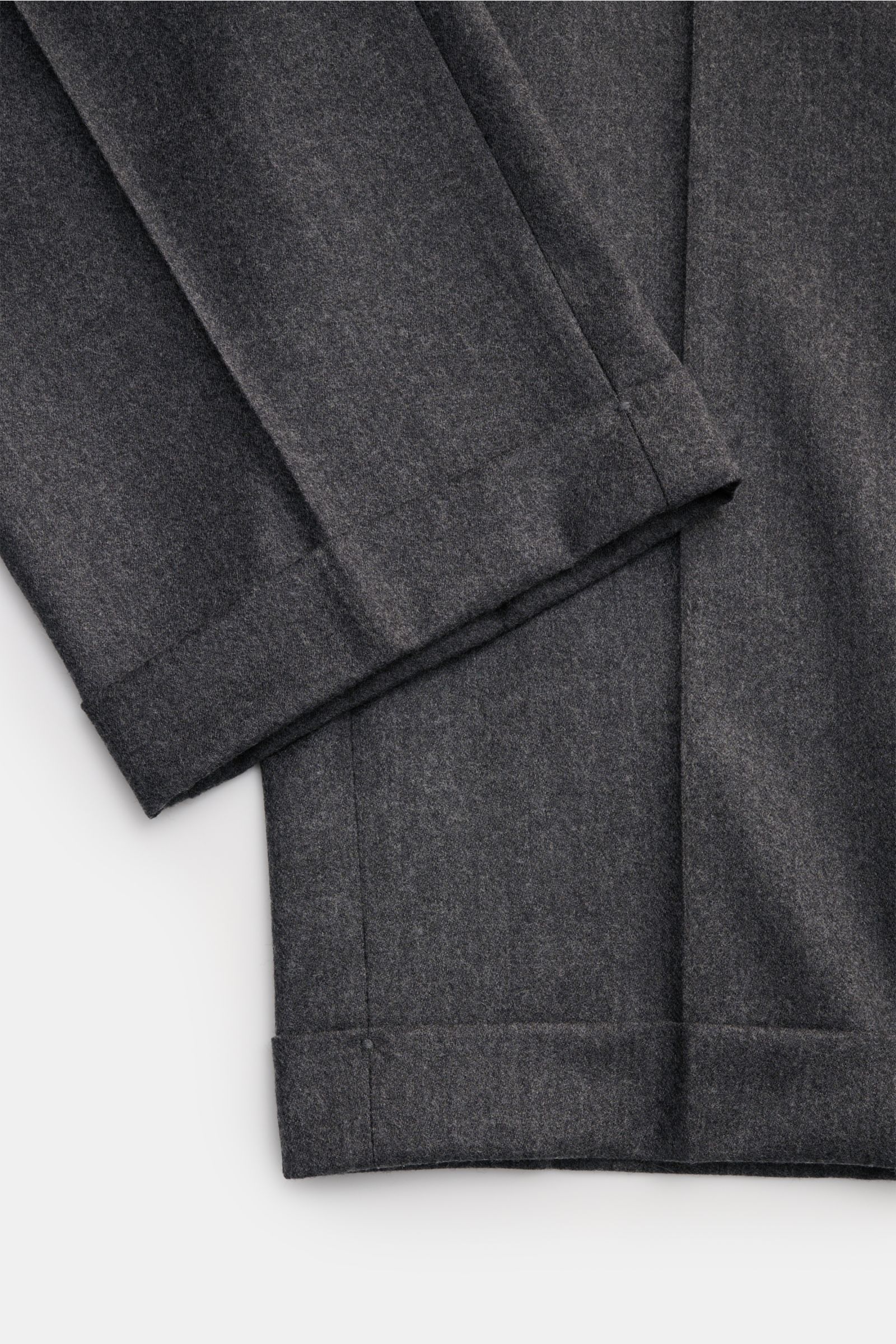 Briglia 1949 Wollhose 'Quarteris' dunkelgrau meliert, Detailansicht von unten, weicher Griff, leichte Qualität, Tapered Fit, Bundknöpfe, Saumaufschlag.