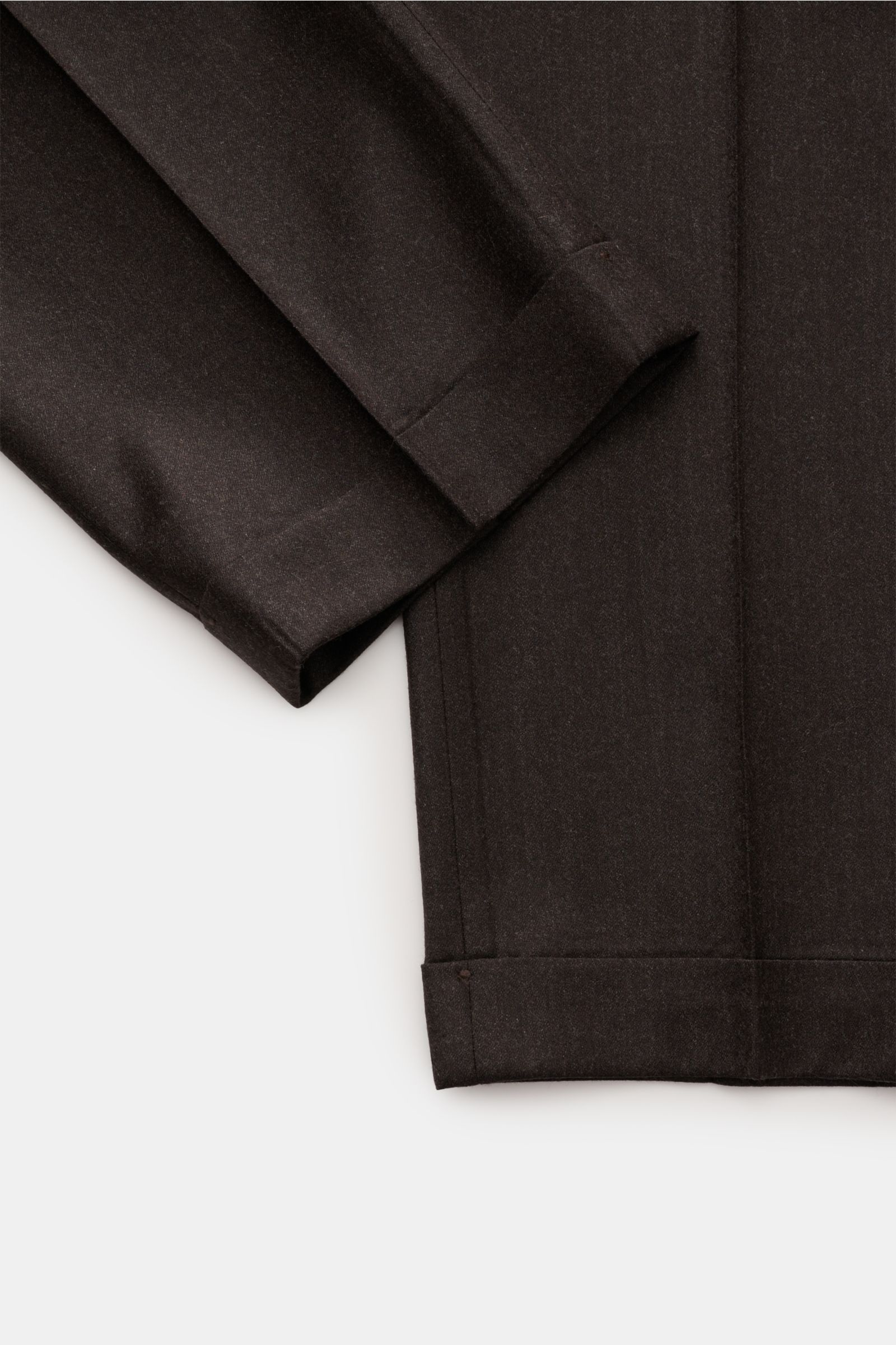 Briglia 1949 Wollhose 'Quarteris' dunkelbraun meliert, Detailaufnahme Saum und Bein, weicher Griff, leichte Qualität, Tapered Fit, knöchellang.