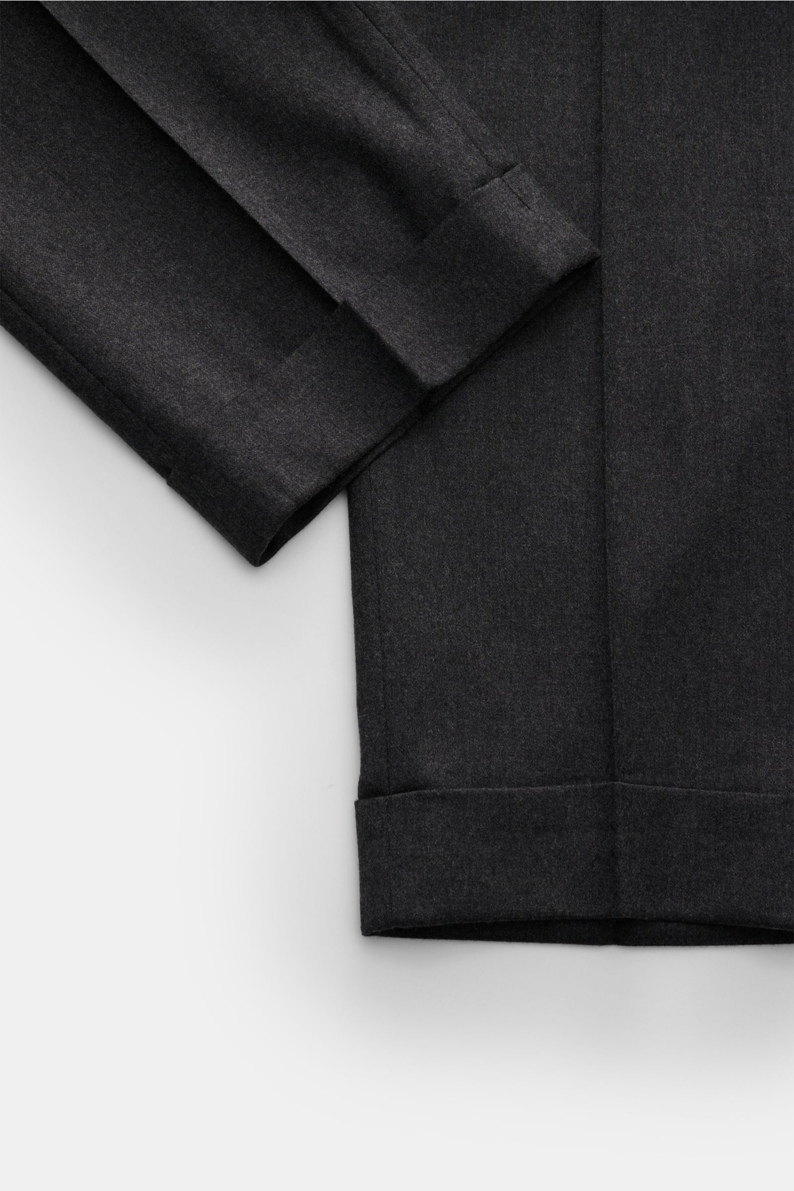 PT Torino Wollhose 'Master Fit' dunkelgrau, Detailaufnahme von Saum und Bein, feine Schurwolle mit fixiertem Saumaufschlag.