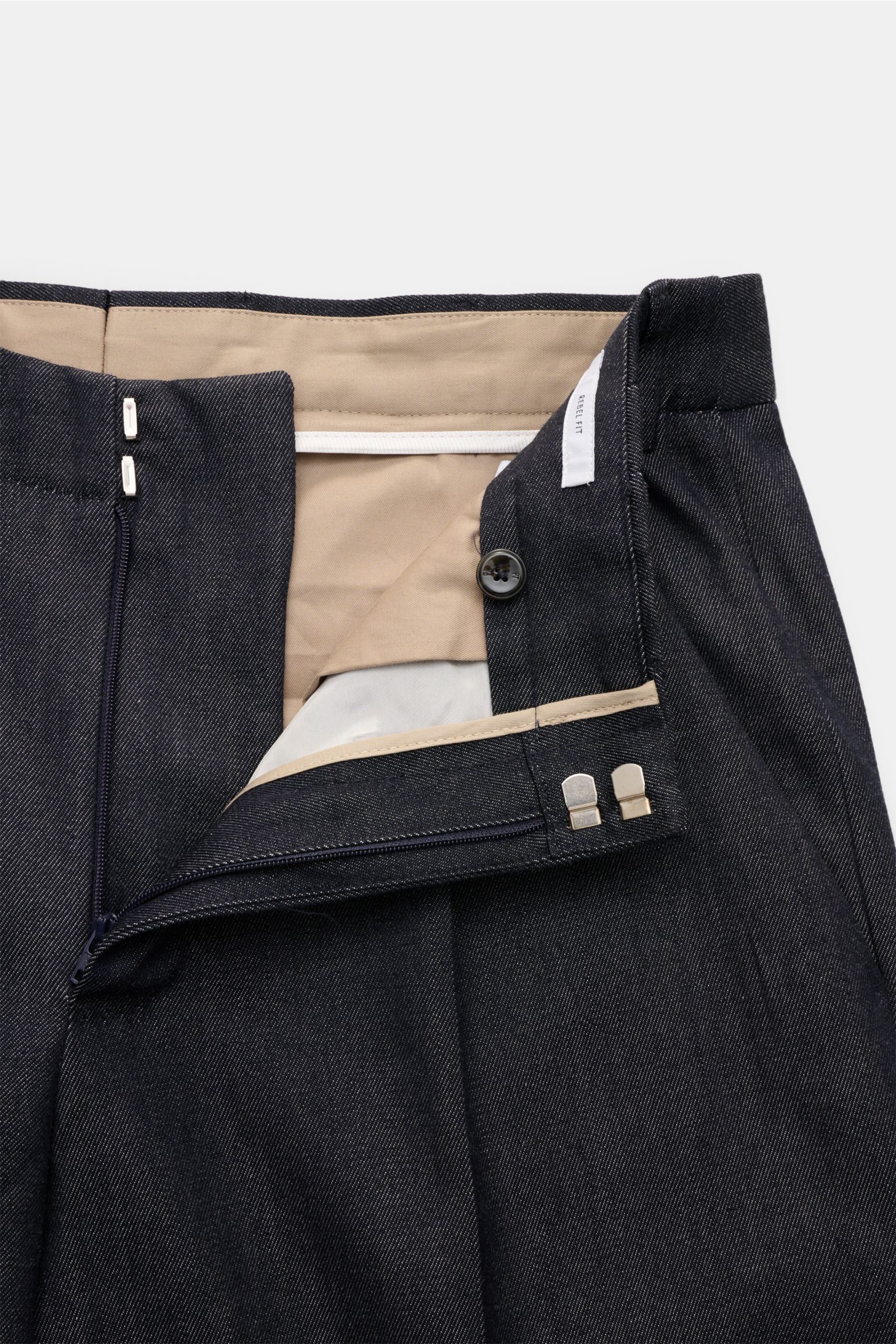 PT Torino Hose 'Rebel Fit' dark navy meliert, Detailaufnahme von vorne offen mit Twill aus Wolle und Baumwolle, leicht griffig, Rebel Fit, reguläre Oberschenkelweite, Reißverschluss, Bundhaken, einfache Bundfalte, französische Taschen, paspelierte Gesäßta