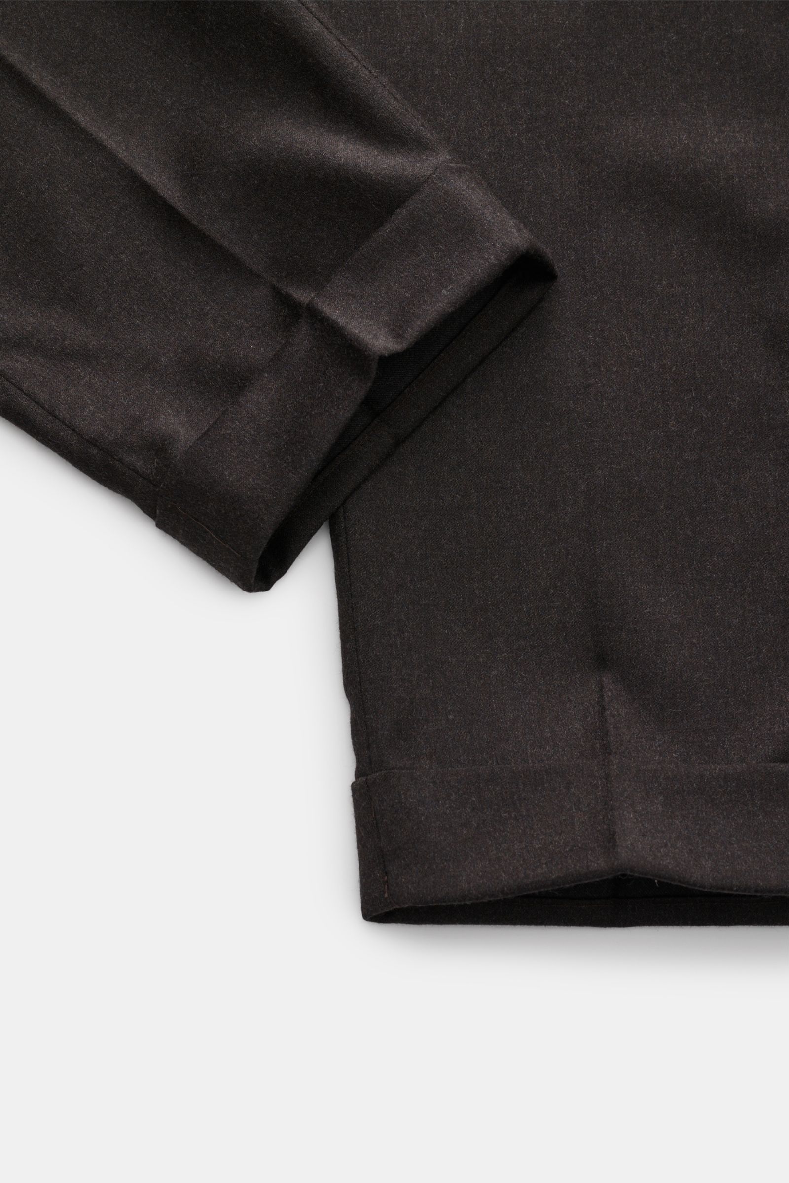 PT Torino Wollhose 'Rebel Fit' dunkelbraun meliert, Detailansicht von unten, knöchellang mit fixiertem Saumaufschlag, leichte elastische Schurwolle, weicher Griff.