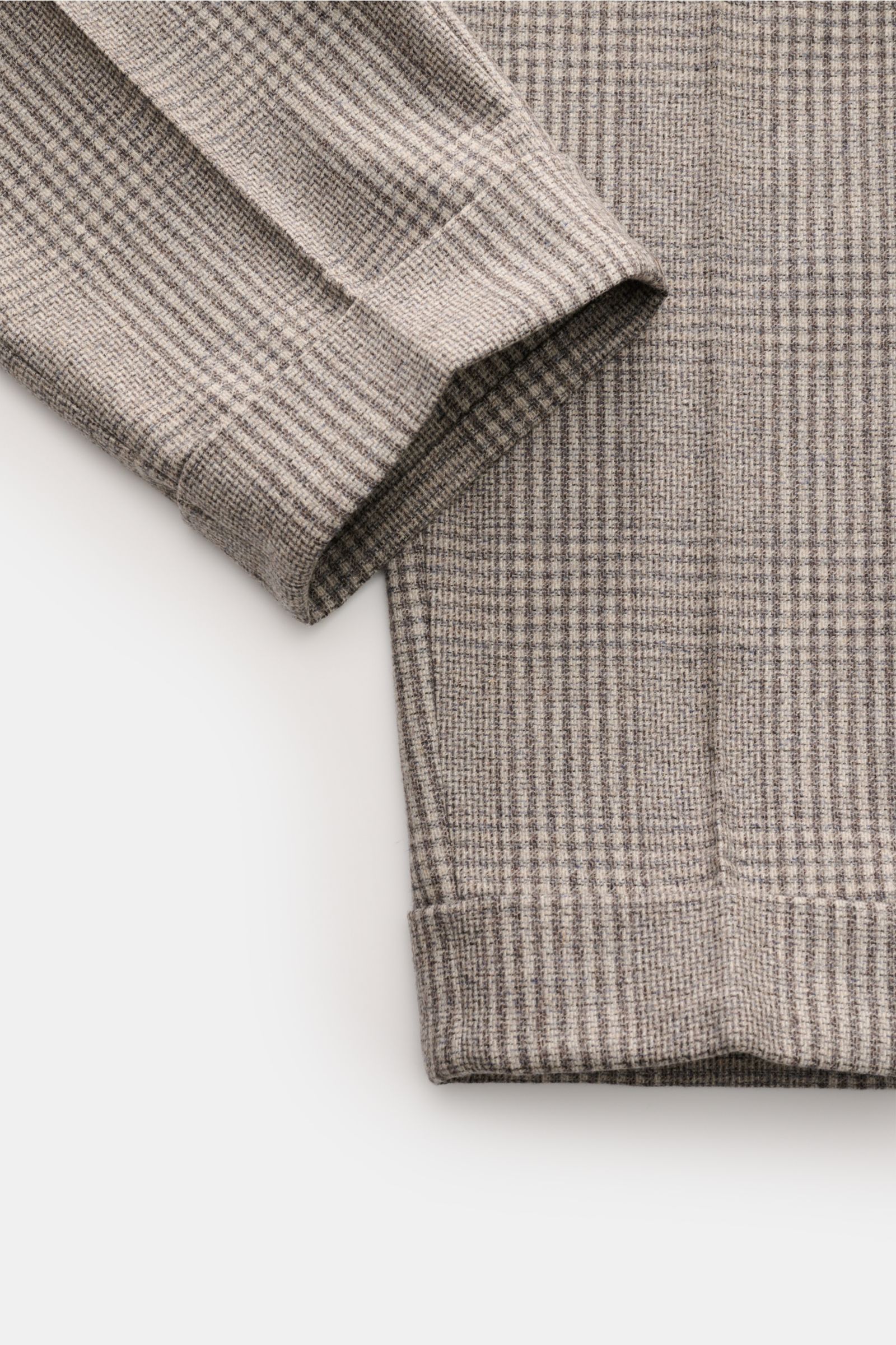 PT Torino Wollhose 'Carrot Fit' grau/creme/navy kariert, Detailaufnahme von unten, Wollmix mit Bundfalten, Knopfriegel, schmal zulaufend, Saumaufschlag.