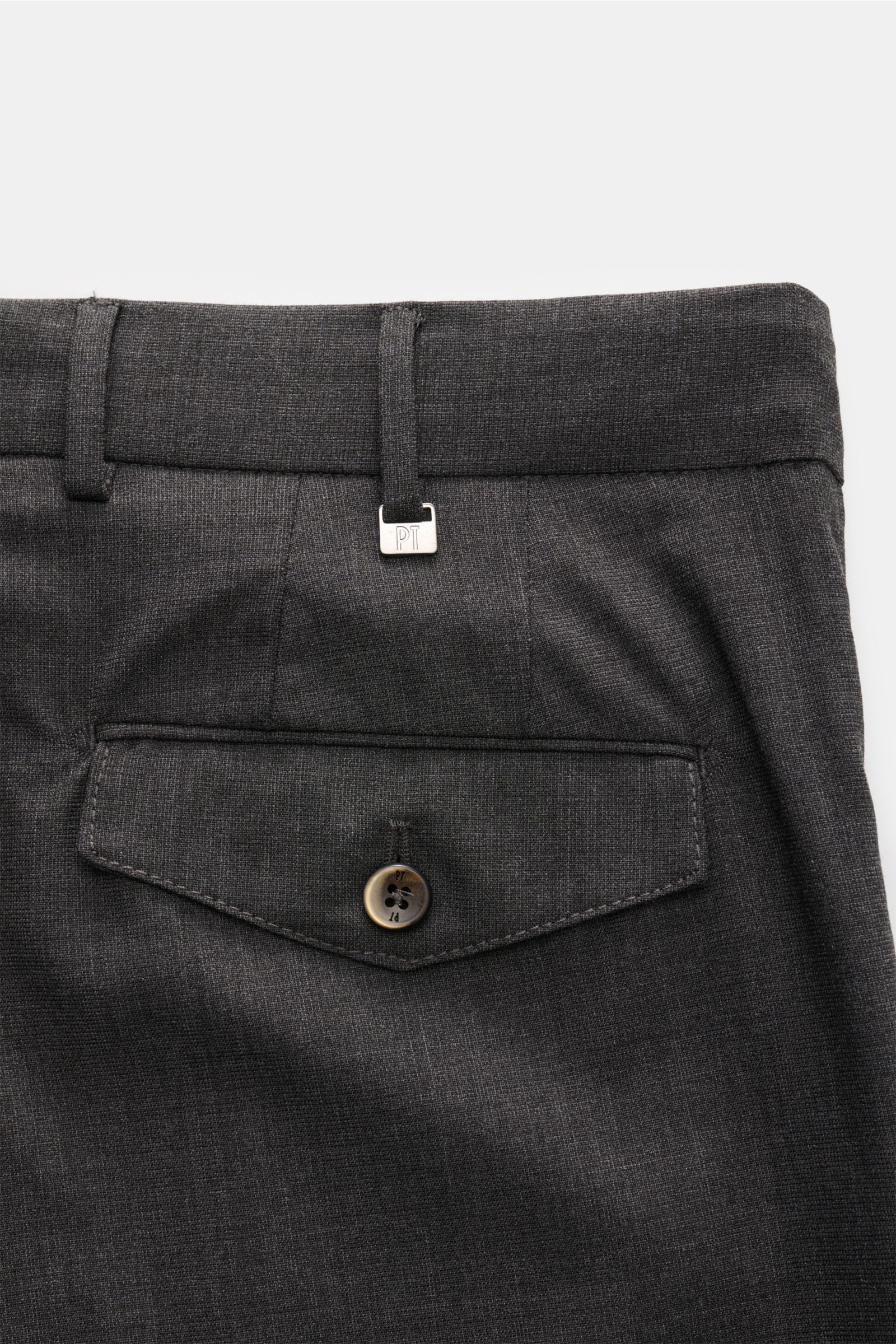 PT Torino Jersey-Hose 'Carrot Fit' dunkelgrau meliert, Nahaufnahme von hinten, Bund mit Knopf, Patte, Uhrentasche, feiner Woll-Jersey mit Bundfalten.