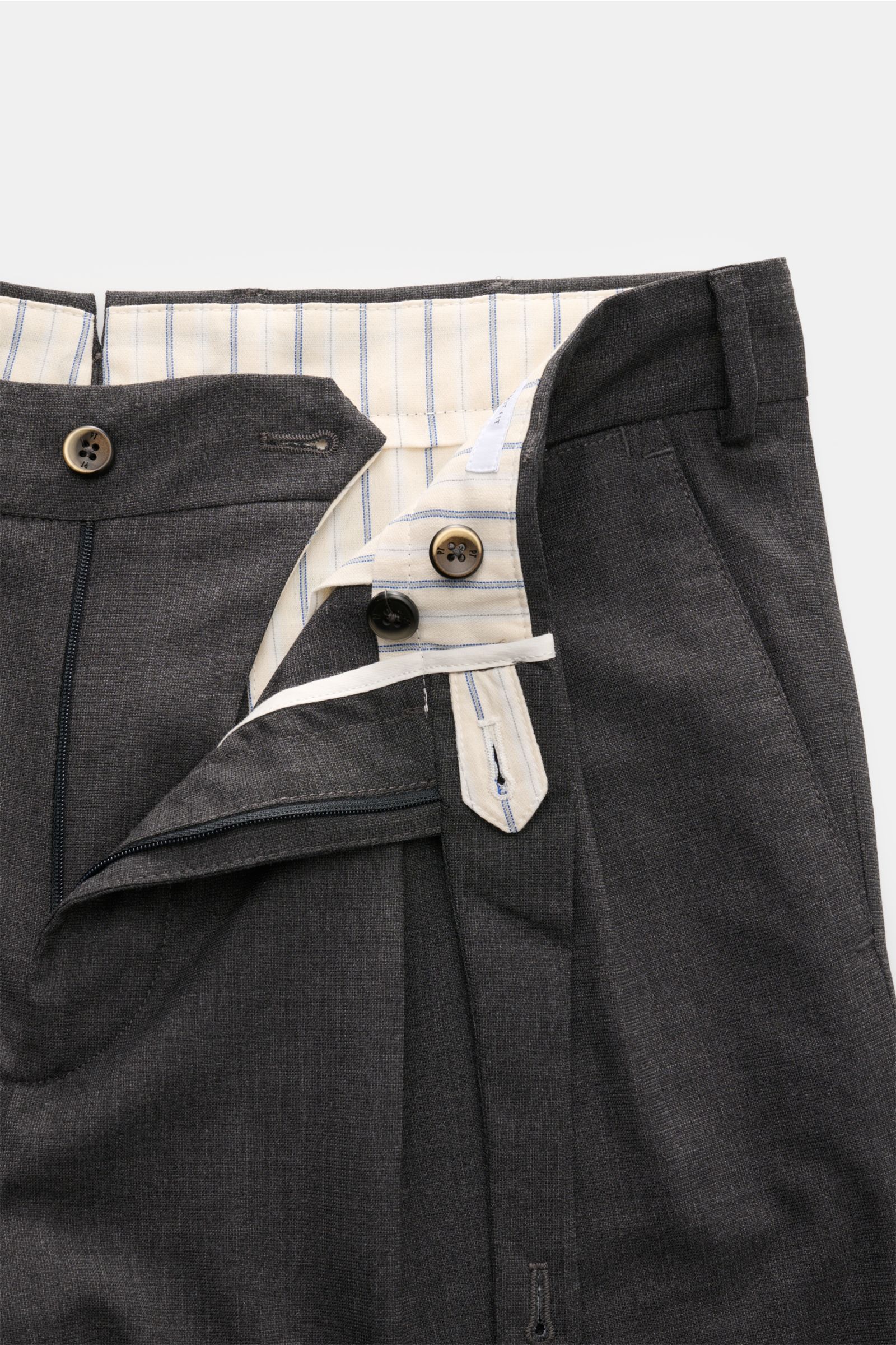 PT Torino Jersey-Hose 'Carrot Fit' dunkelgrau meliert, aus Woll-Mix, mit Bundfalten, Knopfriegel, Reißverschluss, frontal offen fotografiert.