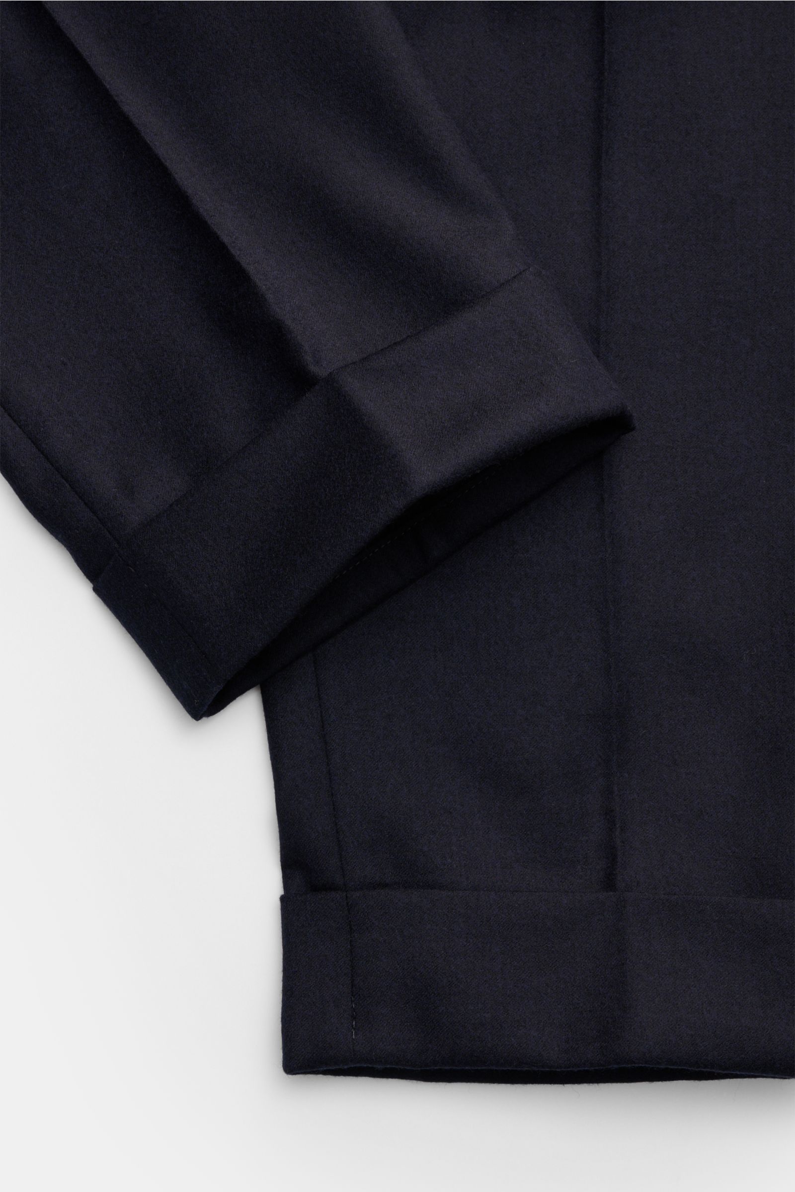 PT Torino Wollhose 'Carrot Fit' navy, Detailfoto von Saum und Bundaufschlag, reine Schurwolle mit Stretch, weicher Griff, smarte Eleganz.